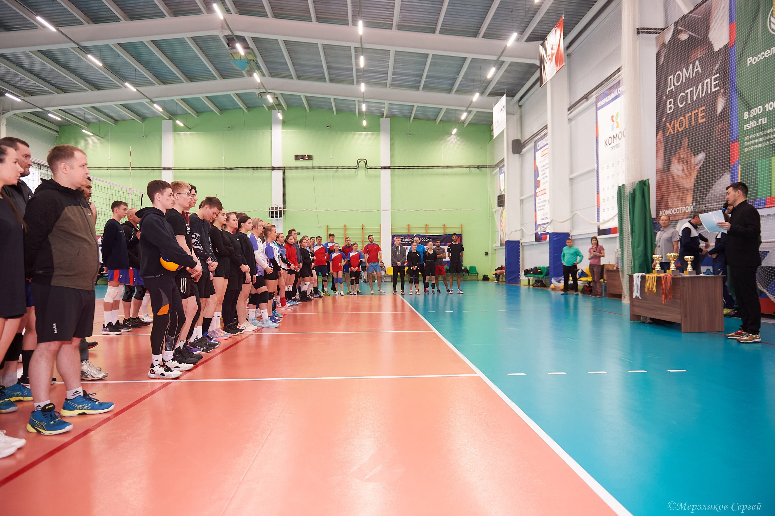 Новогодний волейбольный турнир. Ижевск. 16.12.23. Спортивный репортажный фотограф в Ижевске Сергей Мерзляков