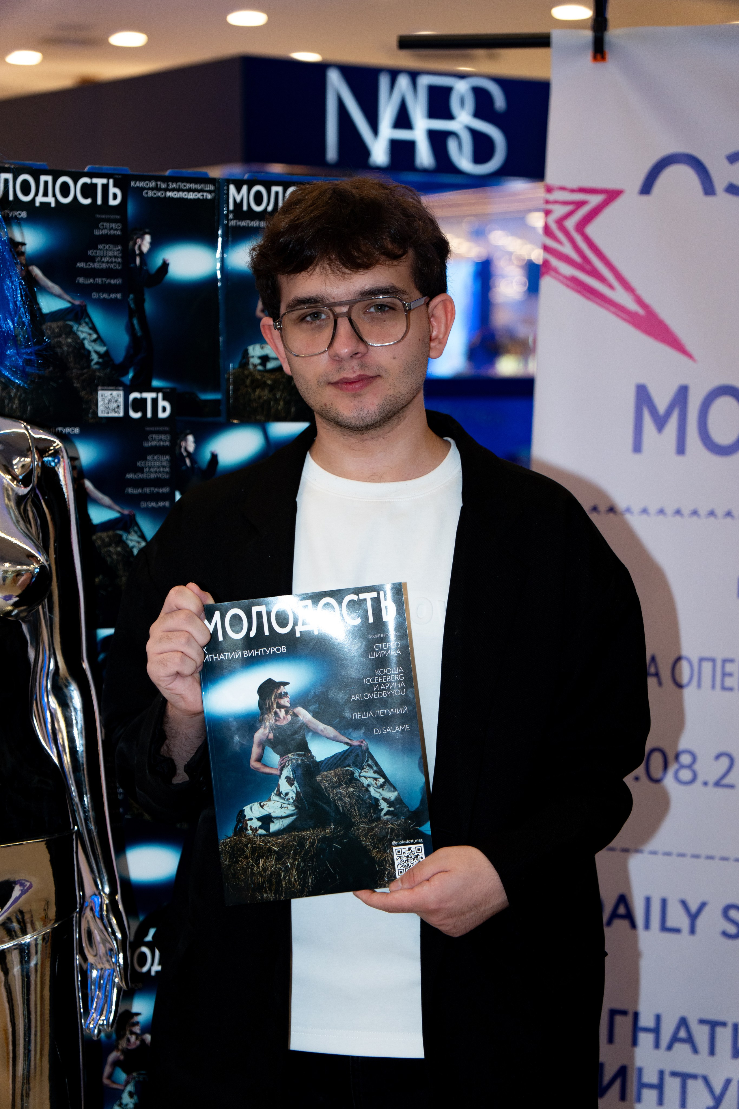Журнал МОЛОДОСТЬ х ЛЭТУАЛЬ: последний разворот лета / 29.08.26. Репортажный фотограф в Москве Старовойтов Матвей