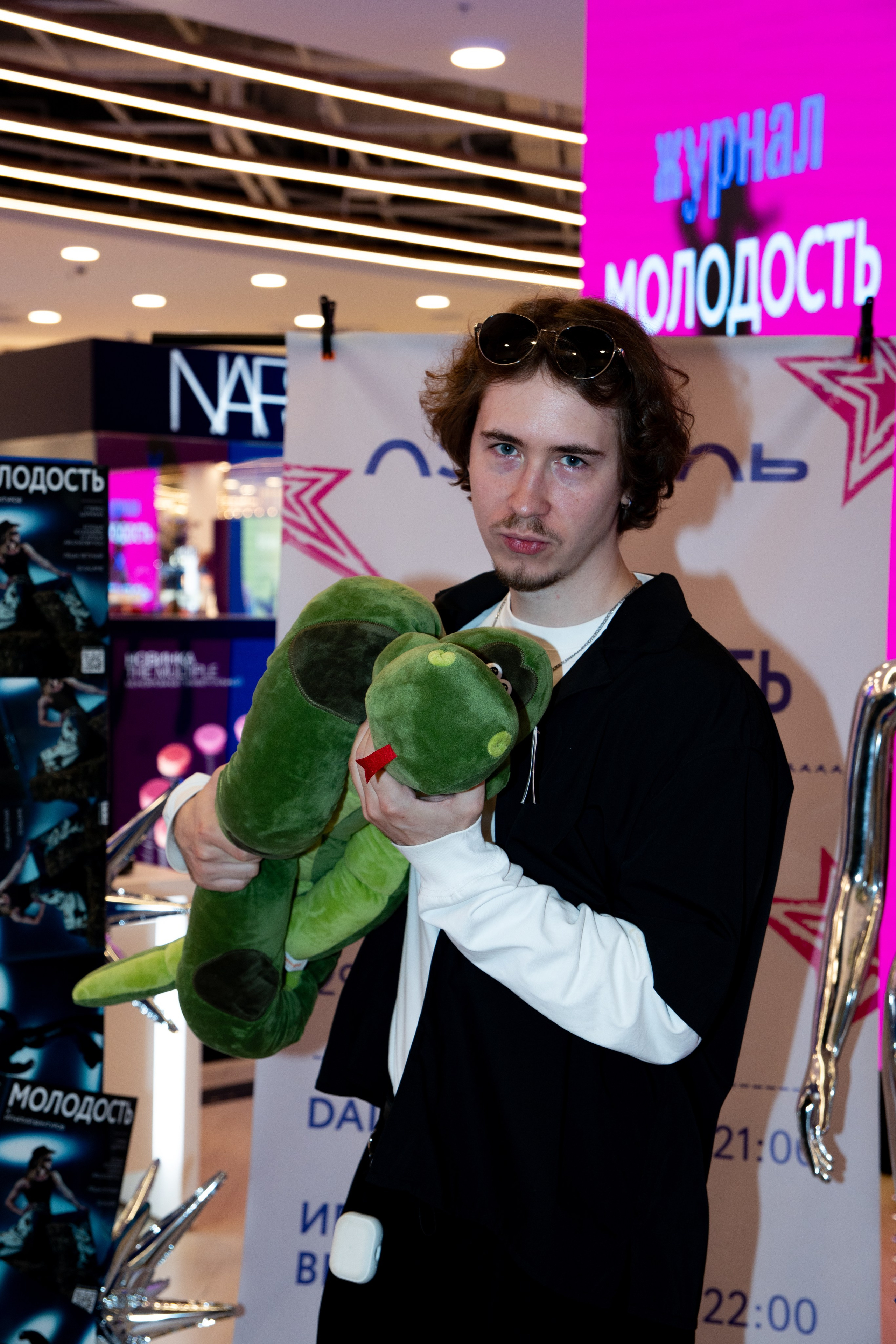 Журнал МОЛОДОСТЬ х ЛЭТУАЛЬ: последний разворот лета / 29.08.26. Репортажный фотограф в Москве Старовойтов Матвей