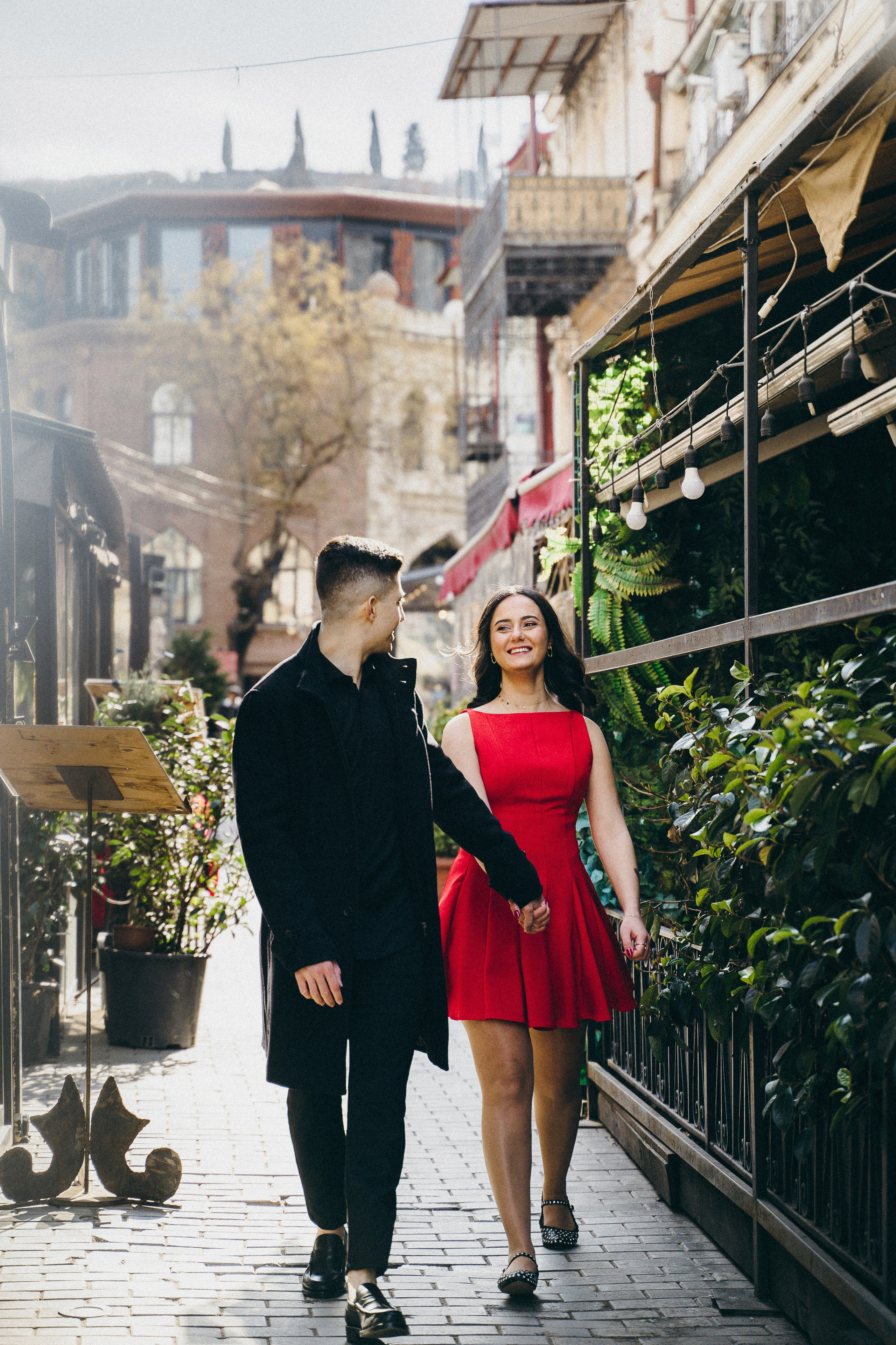 Девушка в красном