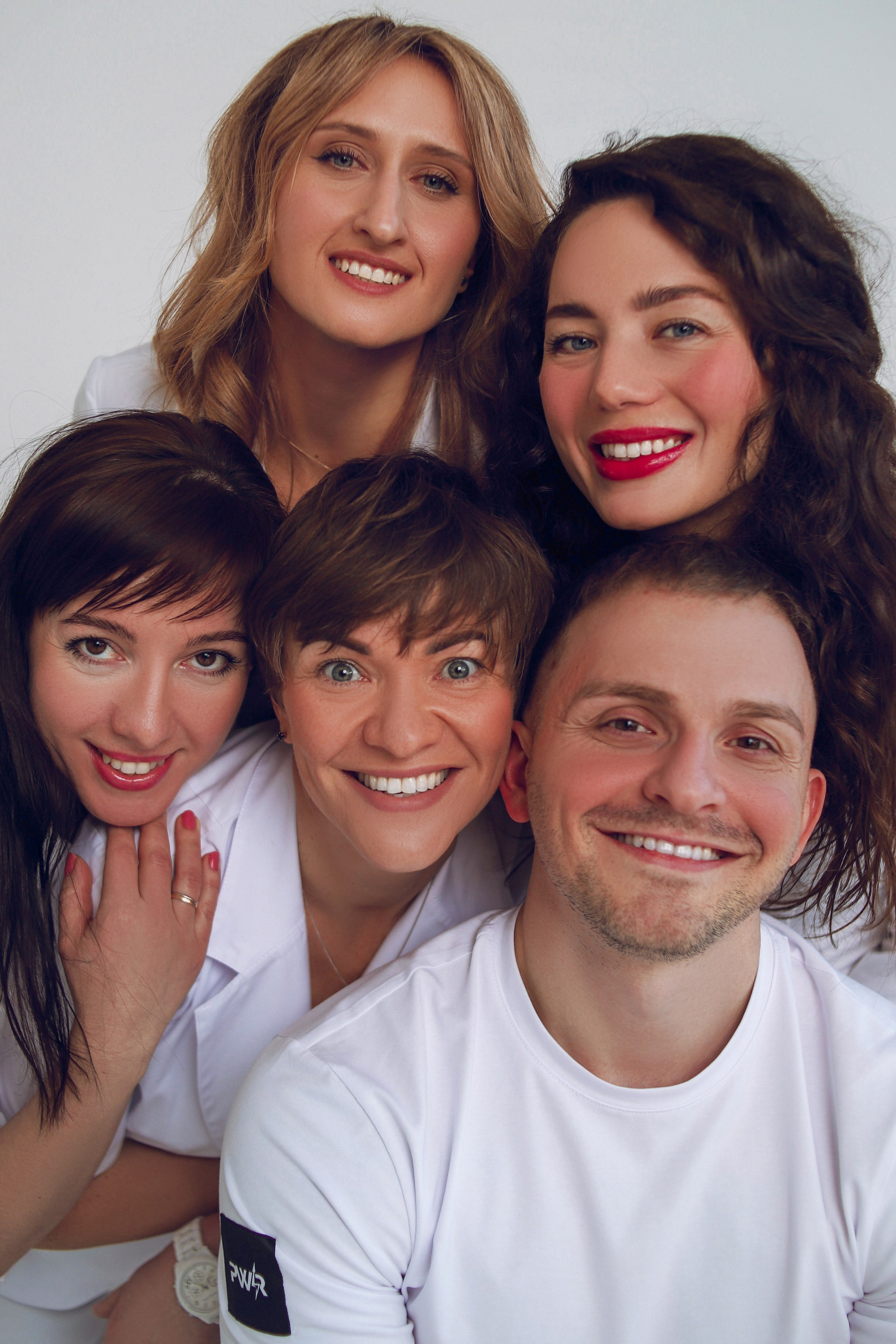 Семейная фотосессия или съёмка от 3-х человек