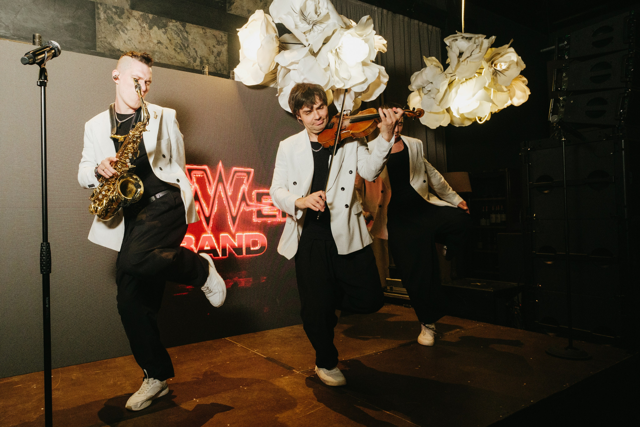 Корпоратив в Сириусу (Адлер) 10 лет компании. Свадебный фотограф Денис Ожигин в Краснодаре и крае. Эмоциональная и стильная съемка вашего дня