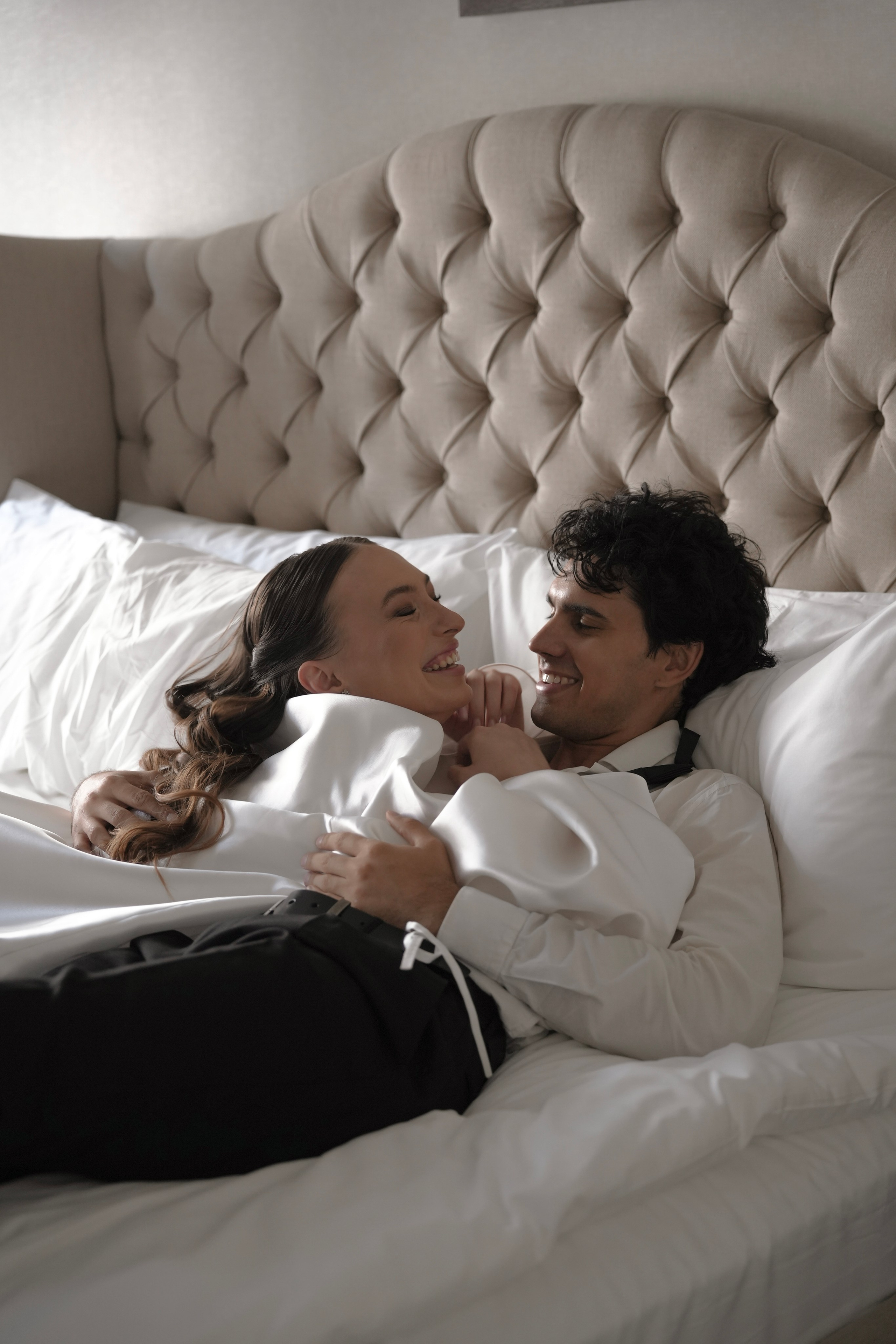 Свадебная фотосессия утра невесты и жениха в отеле Амбассадори