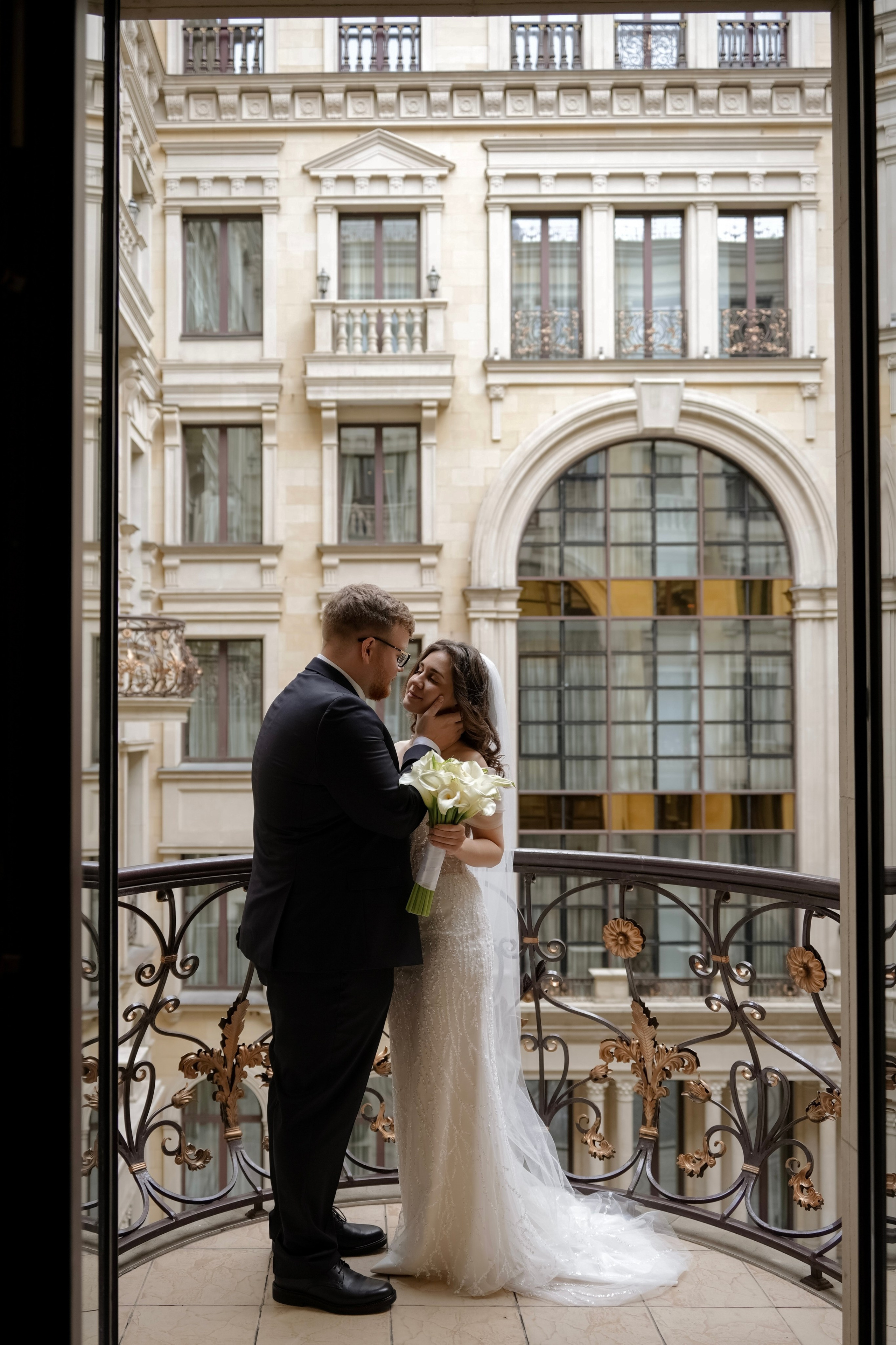 Свадебная Фотосессия утра невесты и жениха в отеле St.Regis и прогулка в усадьбе Царицыно