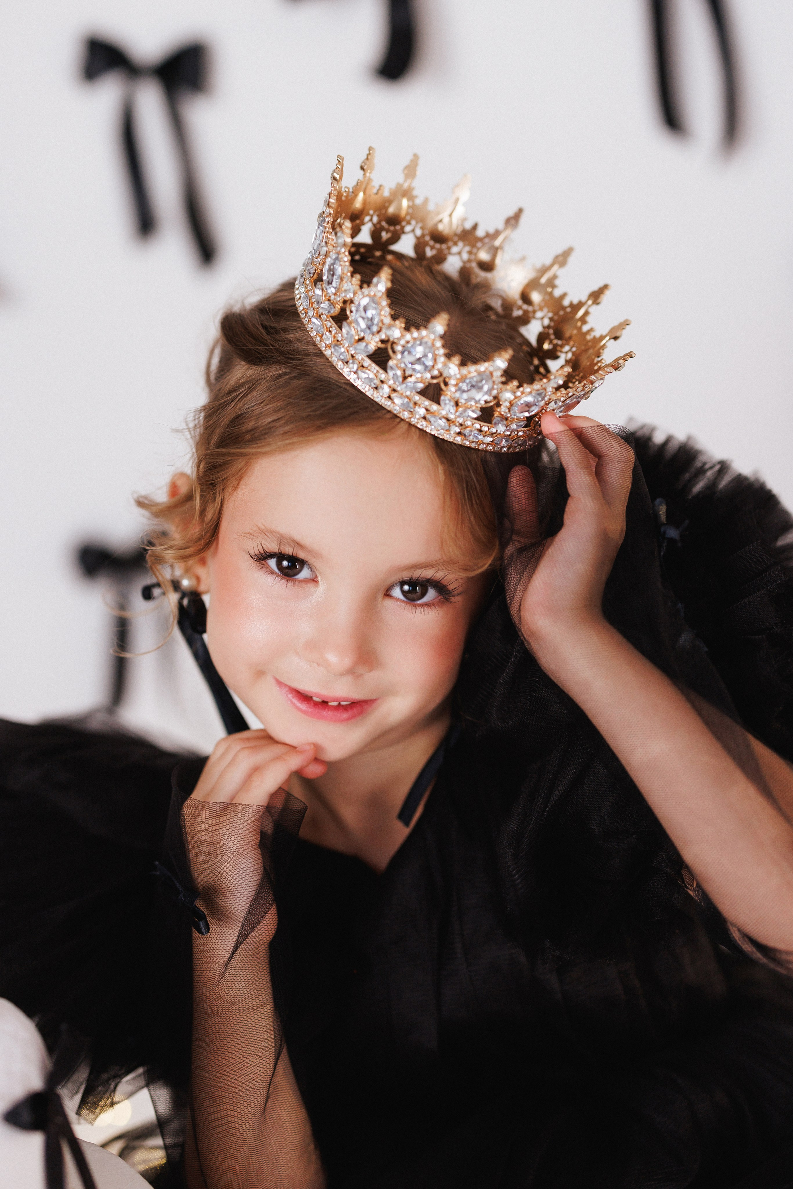 Детская фотосессия к Дню рождения для девочек, фотостудия «Антураж». Семейный и детский фотограф в Краснодаре Анна Трашкова