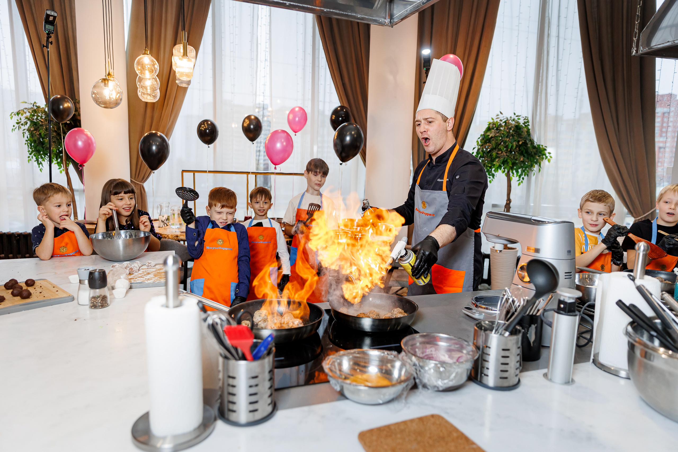 День рождения Насти «Венсдэй во Вкусотеррии». Семейный и детский фотограф Комина Елена, Власиха, Одинцово