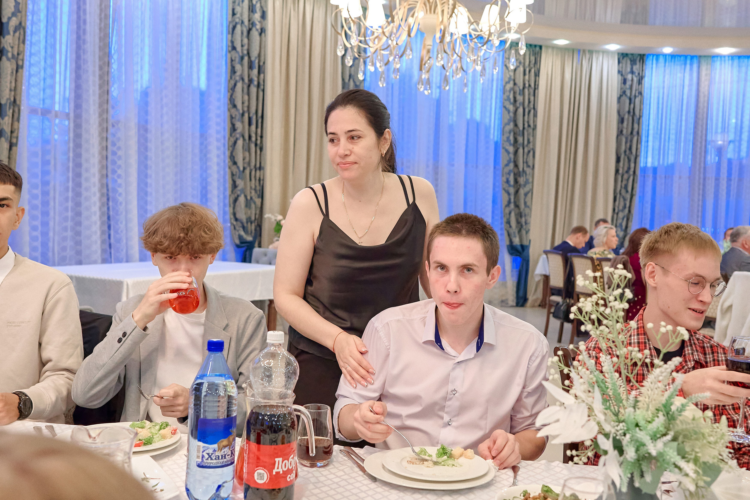 Портфолио репортажной фотосъёмки: Выпускной в ресторане «Император». Фотограф Яковлев Роман — Красноярск