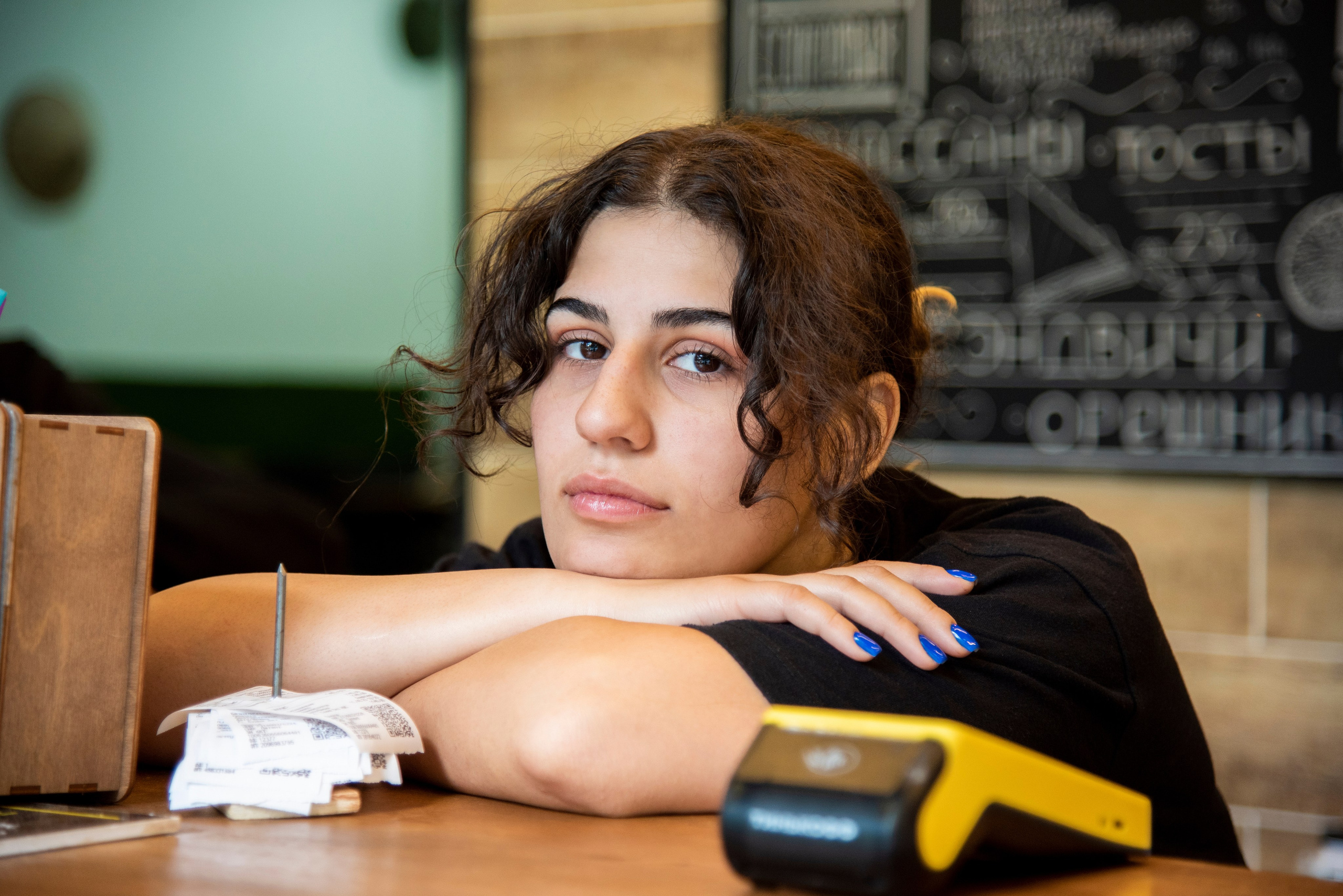 девушка, кудри, армянка, брюнетка, бармен, посёлок Лазоревское