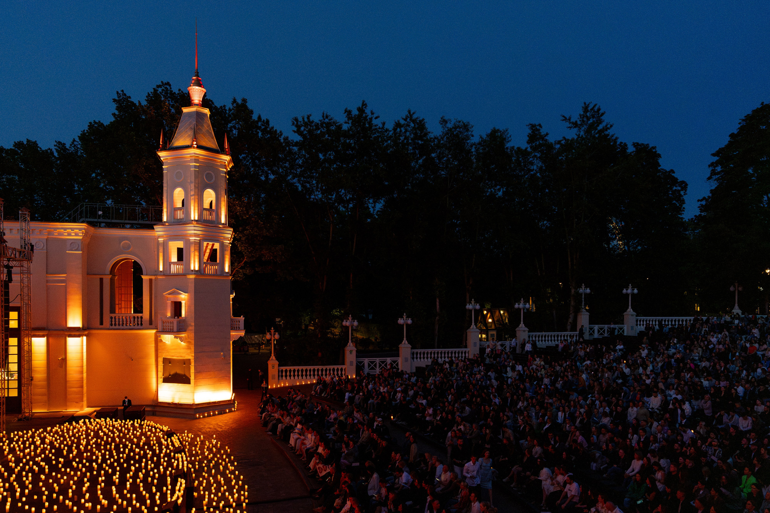 Симфонический оркестр Lumisfera при свечах. Фотограф Никита Комаров