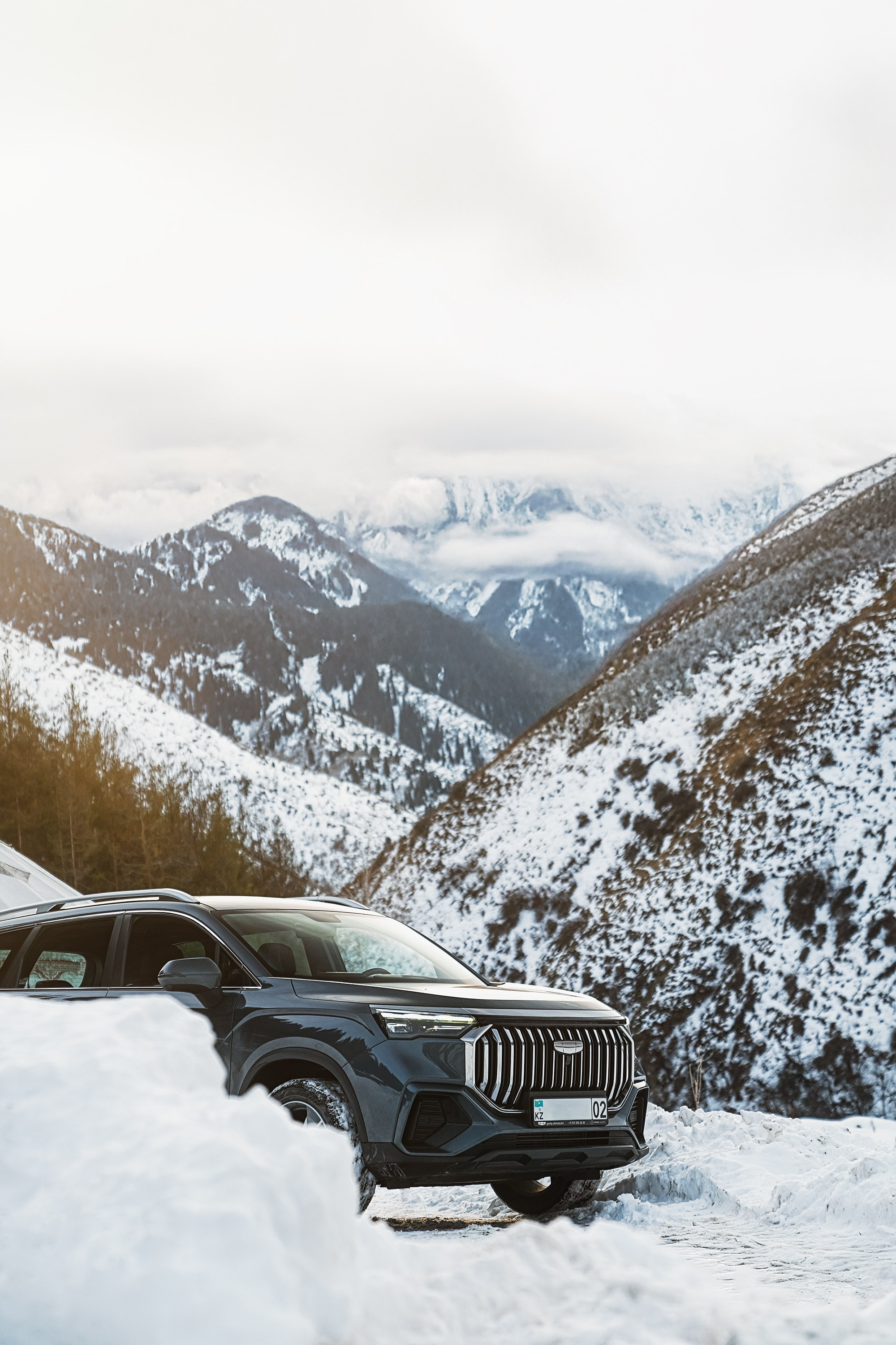 Geely Okavango 2024 (зима). Рекламный и портретный фотограф в Алматы, обучение для фотографов — Равиль Абушаев