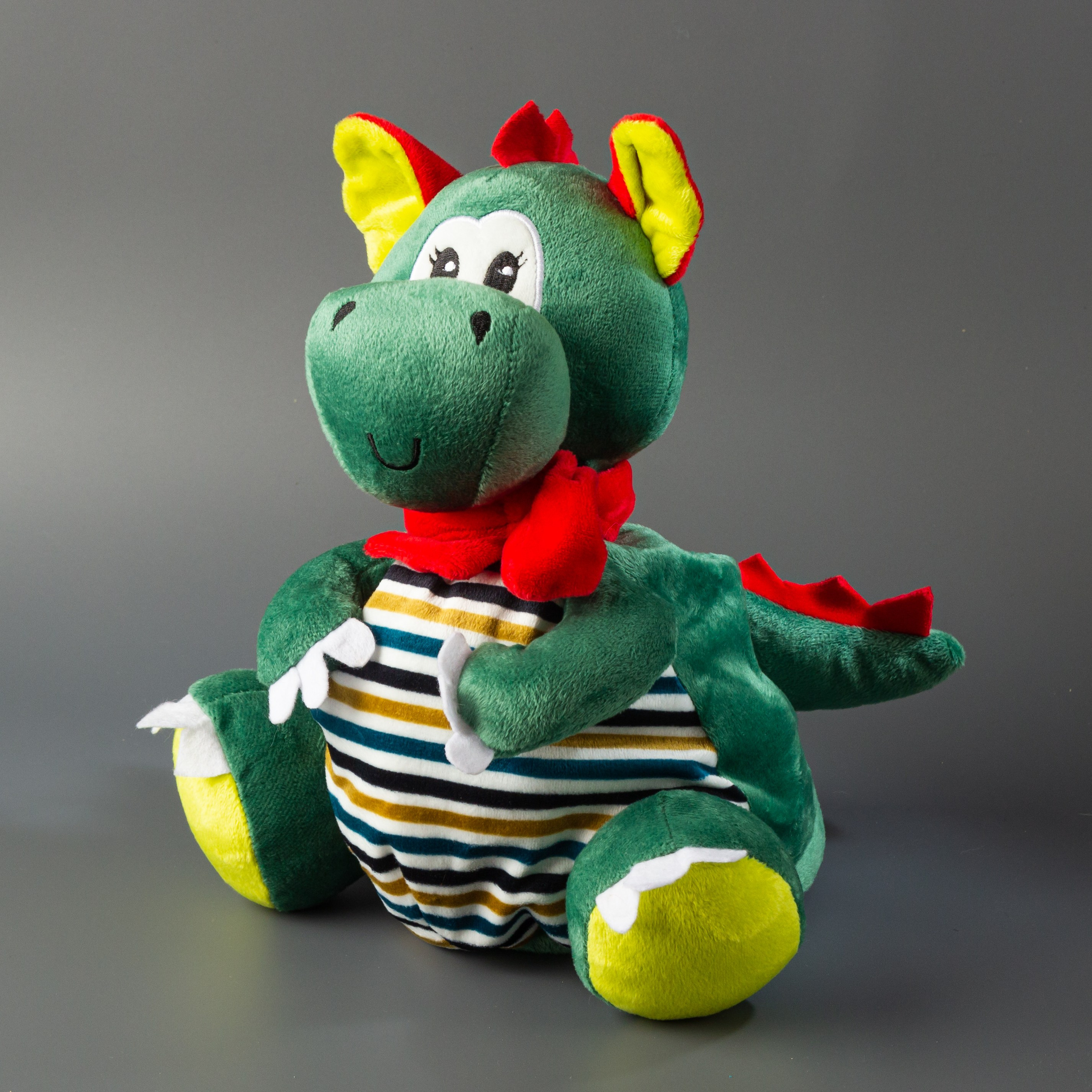 Подарки на сером. Александр Стряпунин — предметный фотограф в Улан-Удэ