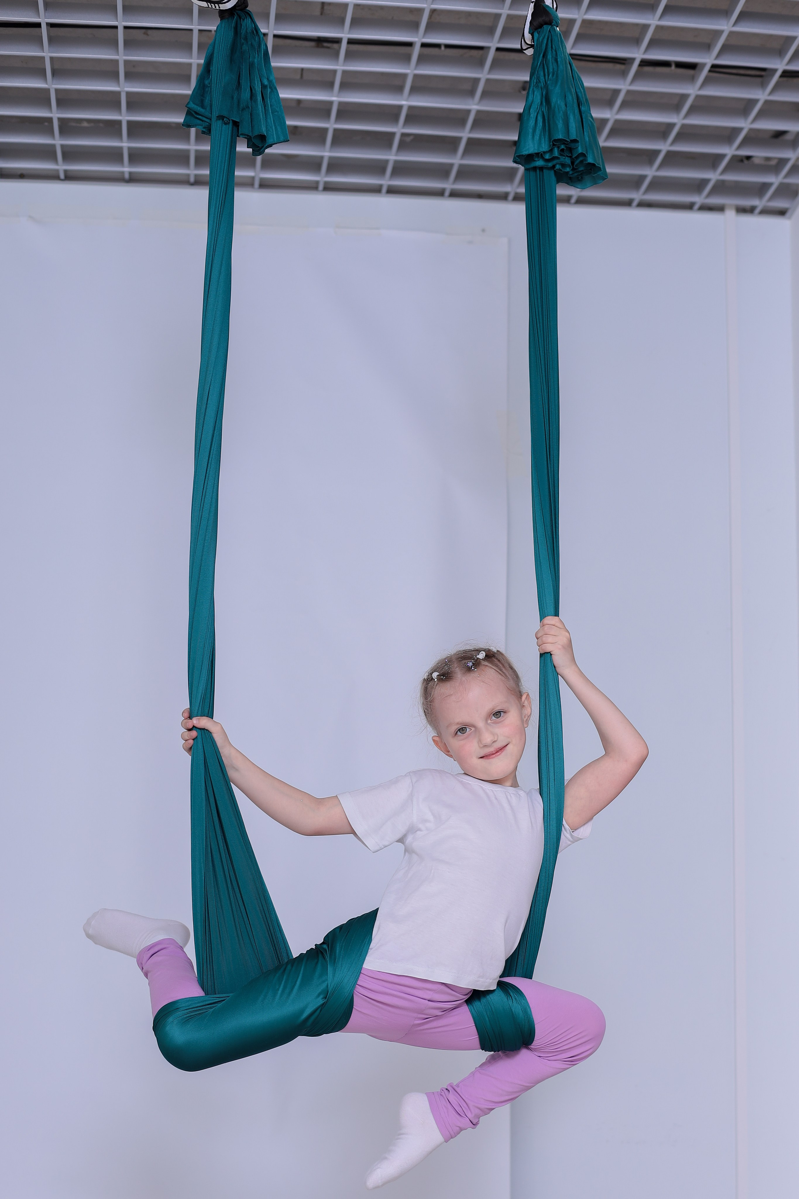 Детская аэройога. Фотограф Надршина Лилия