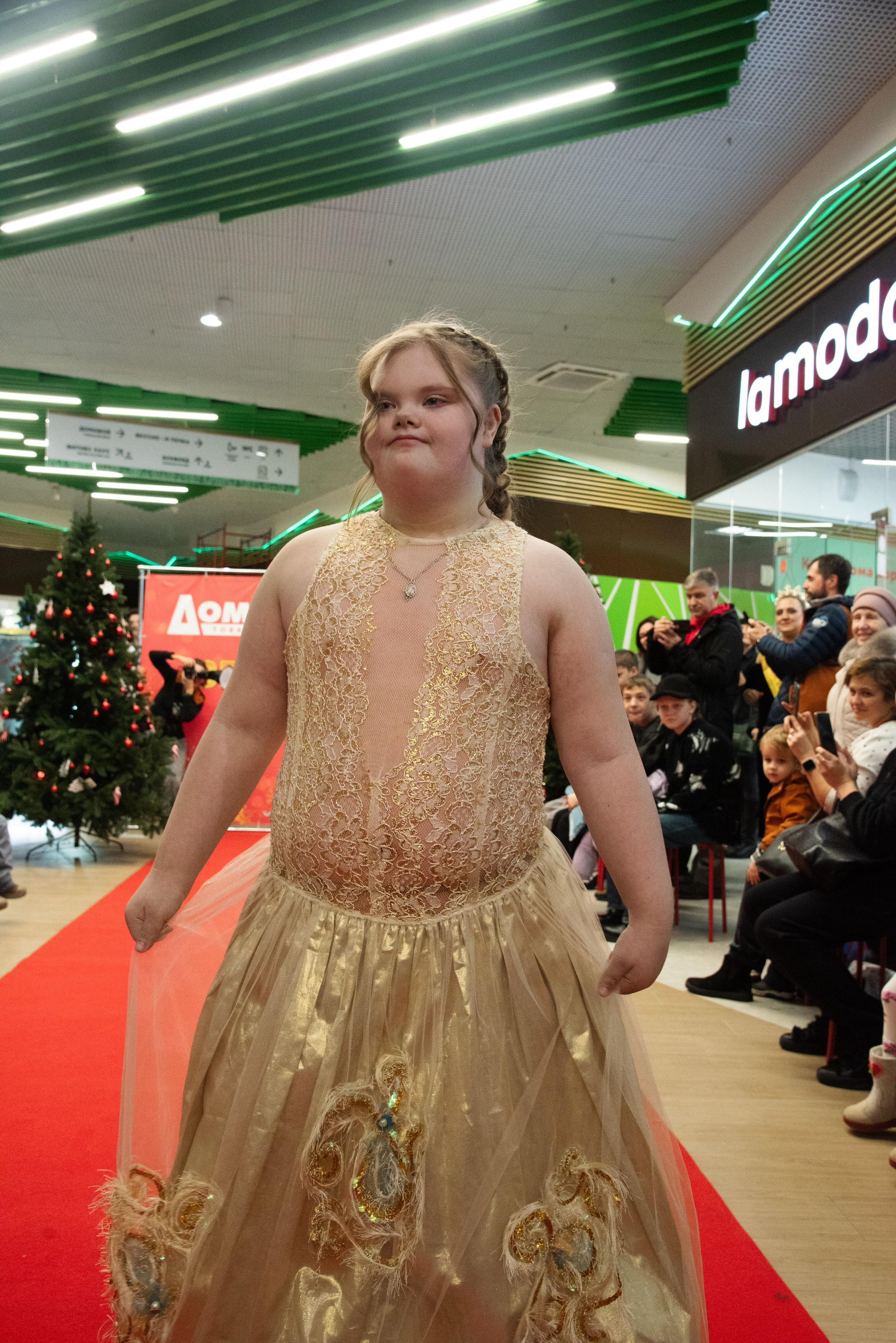 Показ Мод БФ «Исток Жизни». Дети с «Безграничными Возможностями». Портретный Семейный Fine-Art фотограф в Санкт-Петербурге Криулина