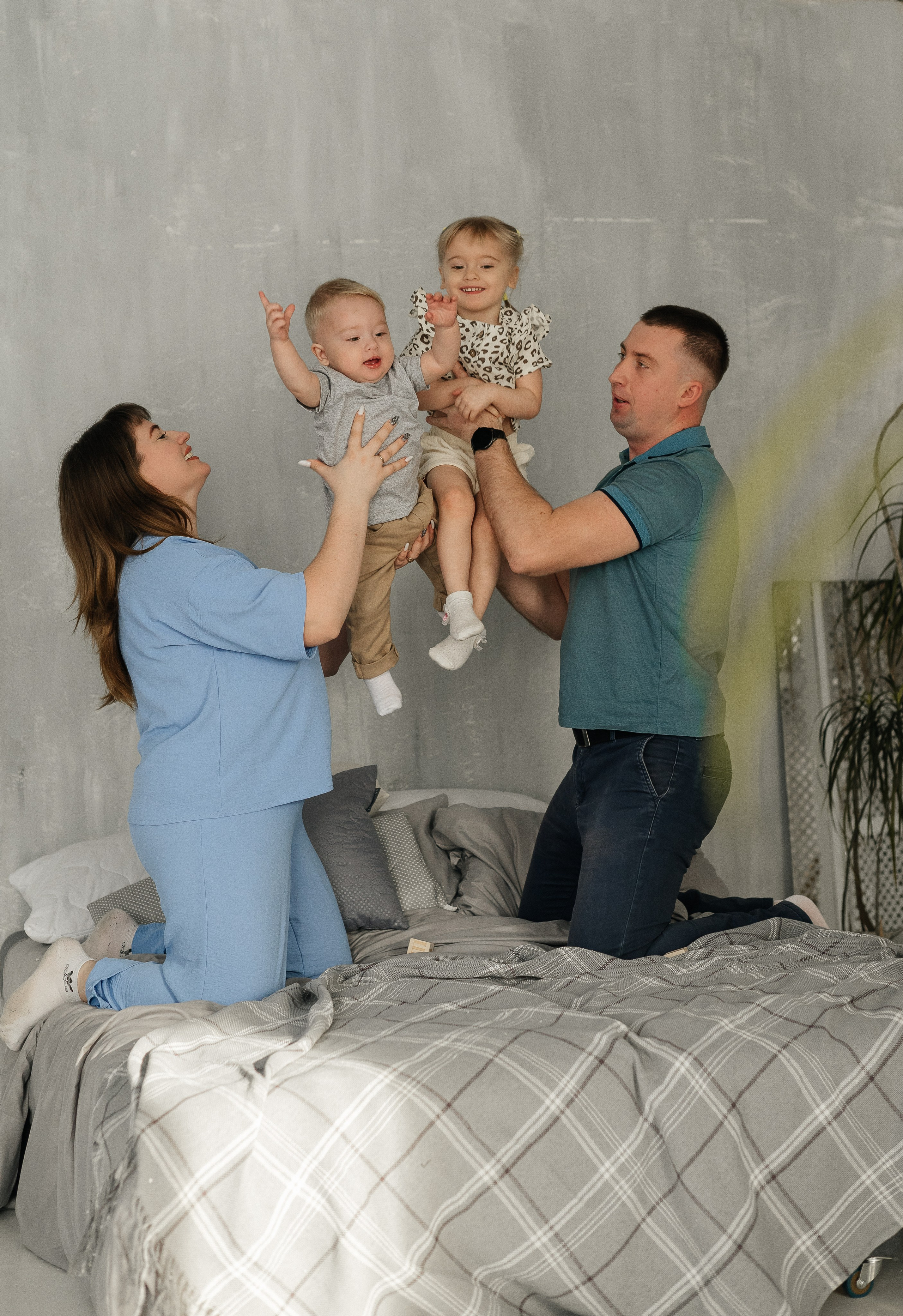 Интерьерная в студии. Свадебный, семейный и школьный фотограф в Бийске Ксения Мамаева