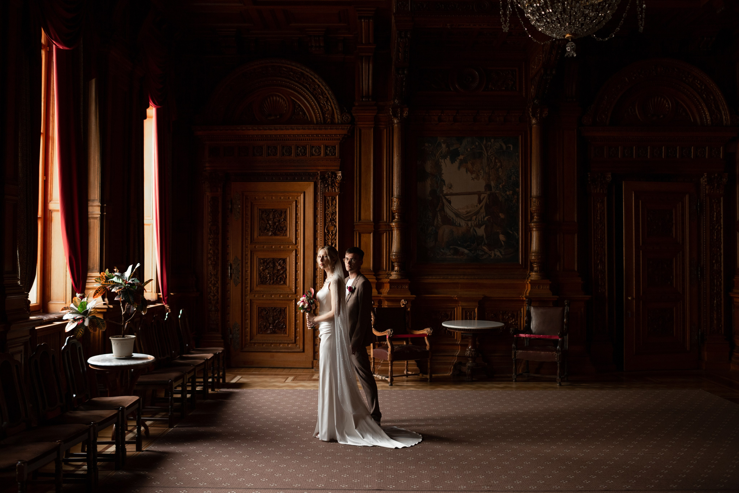 Свадебная фотосессия во дворцах Петербурга. Свадебный фотограф Кирилл Белый