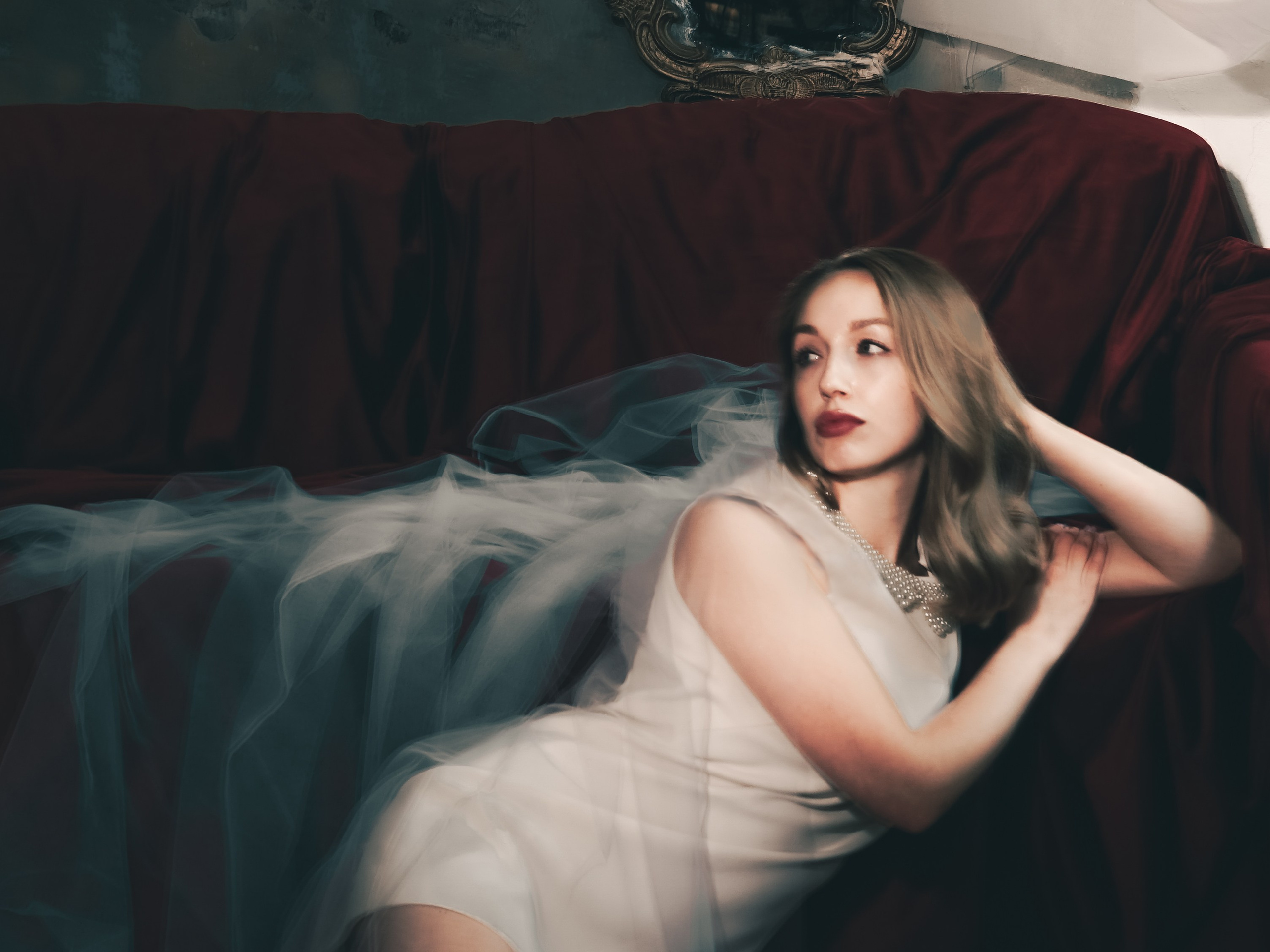 Фотосессия девушки с длинной выдержкой