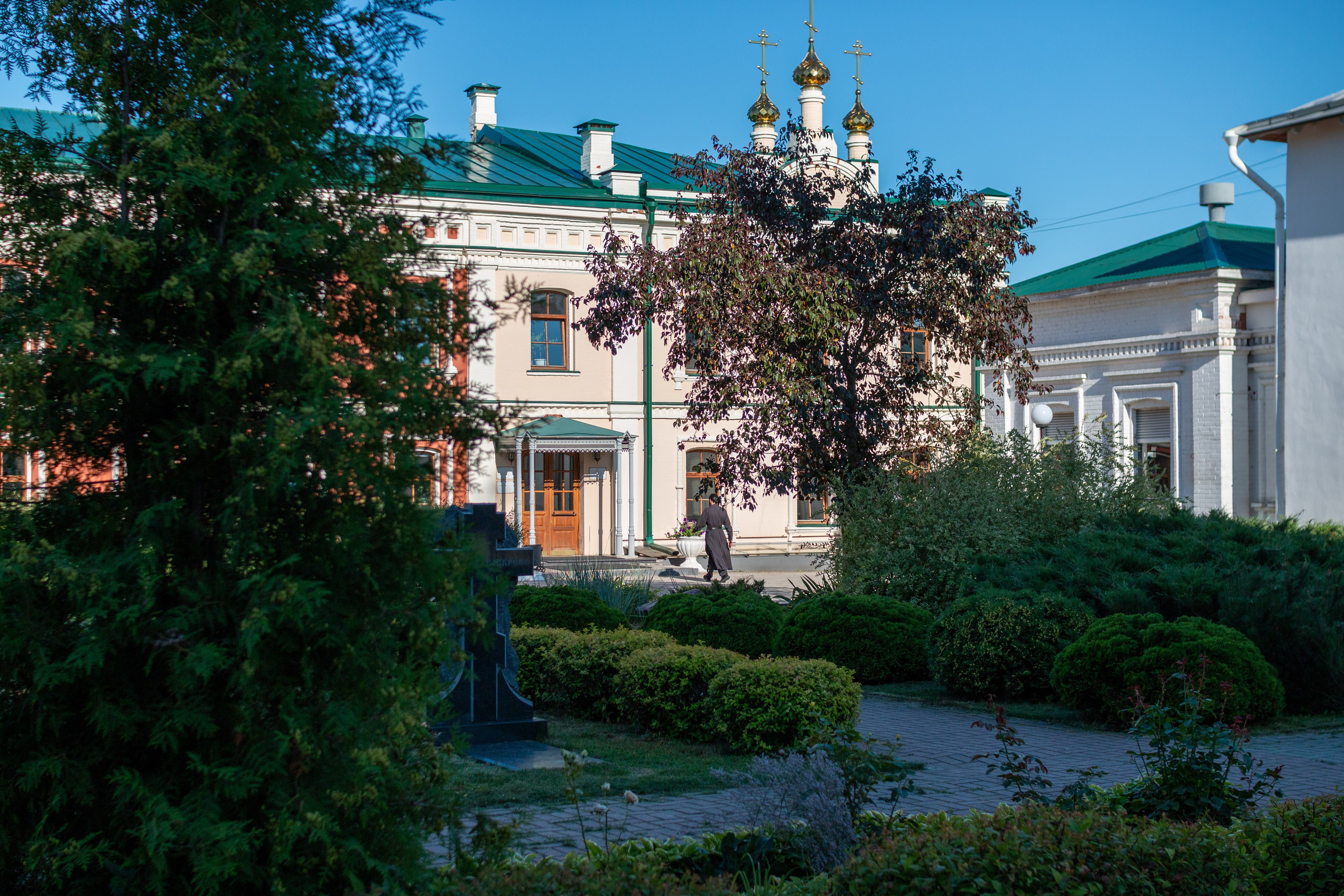 Облагороженная территория Феодоровского монастыря в Городце