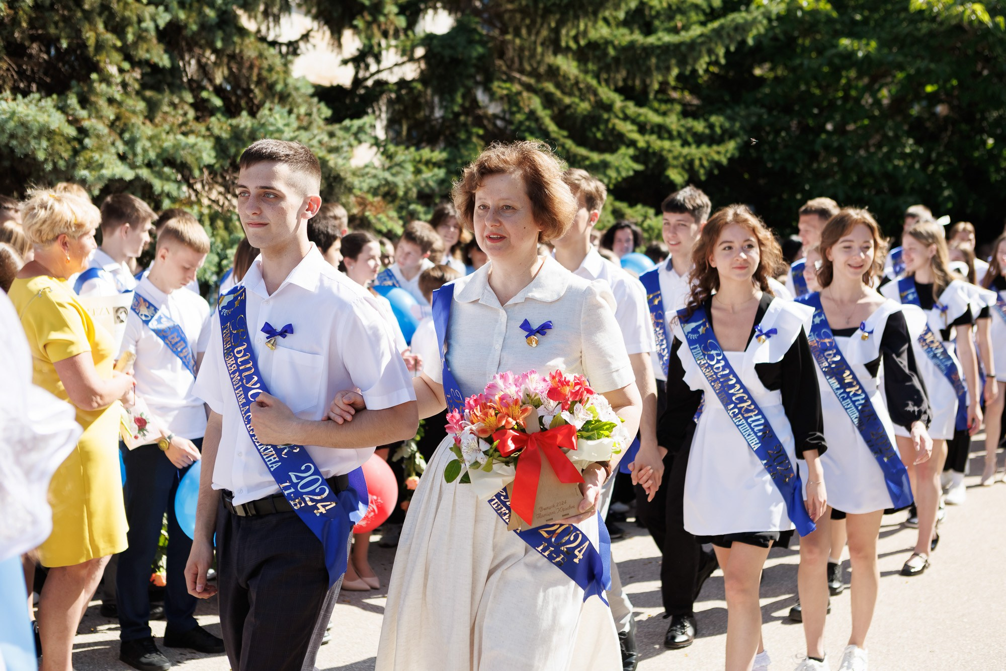 Последний звонок в Гимназии № 1, г. Севастополь. Свадебный фотограф, фотосъемка в Крыму, Севастополе, Симферополе, Ялте