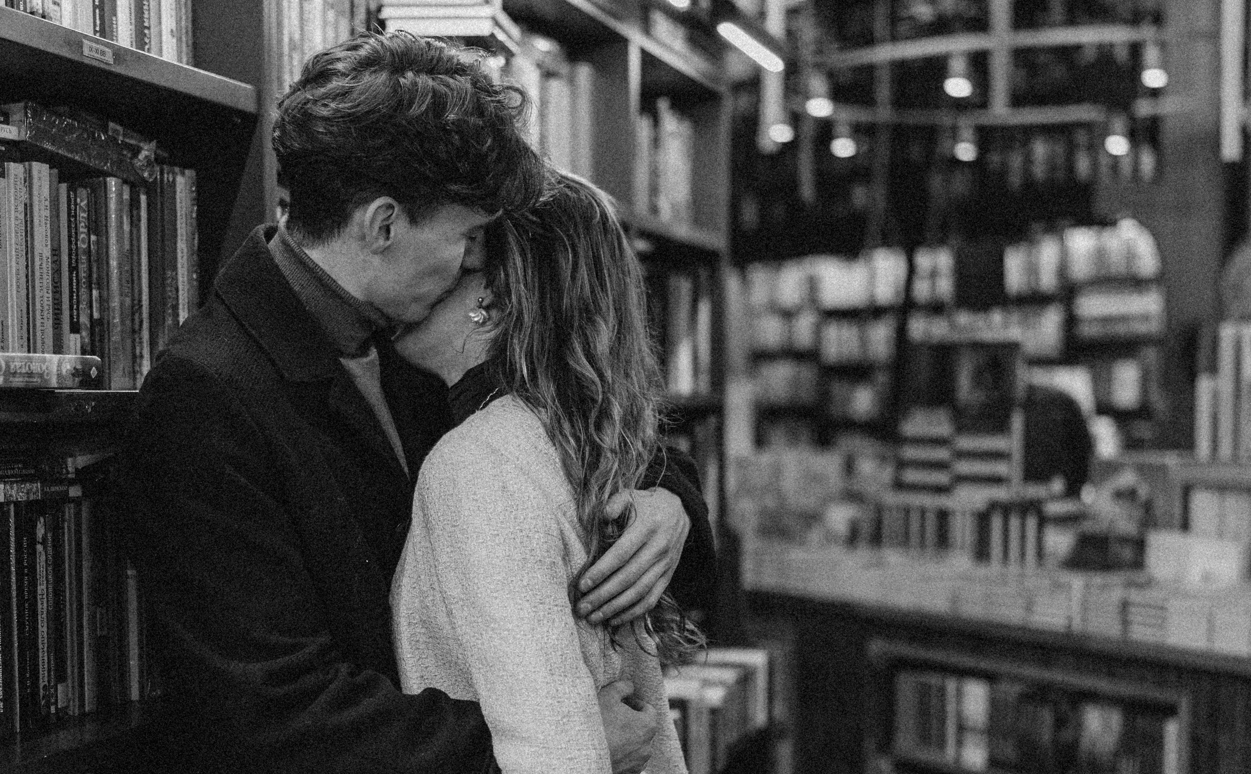 Парная фотосессия в книжном магазине. Подписные издания. Фотограф в Санкт-Петербурге. Федосова Елизавета 