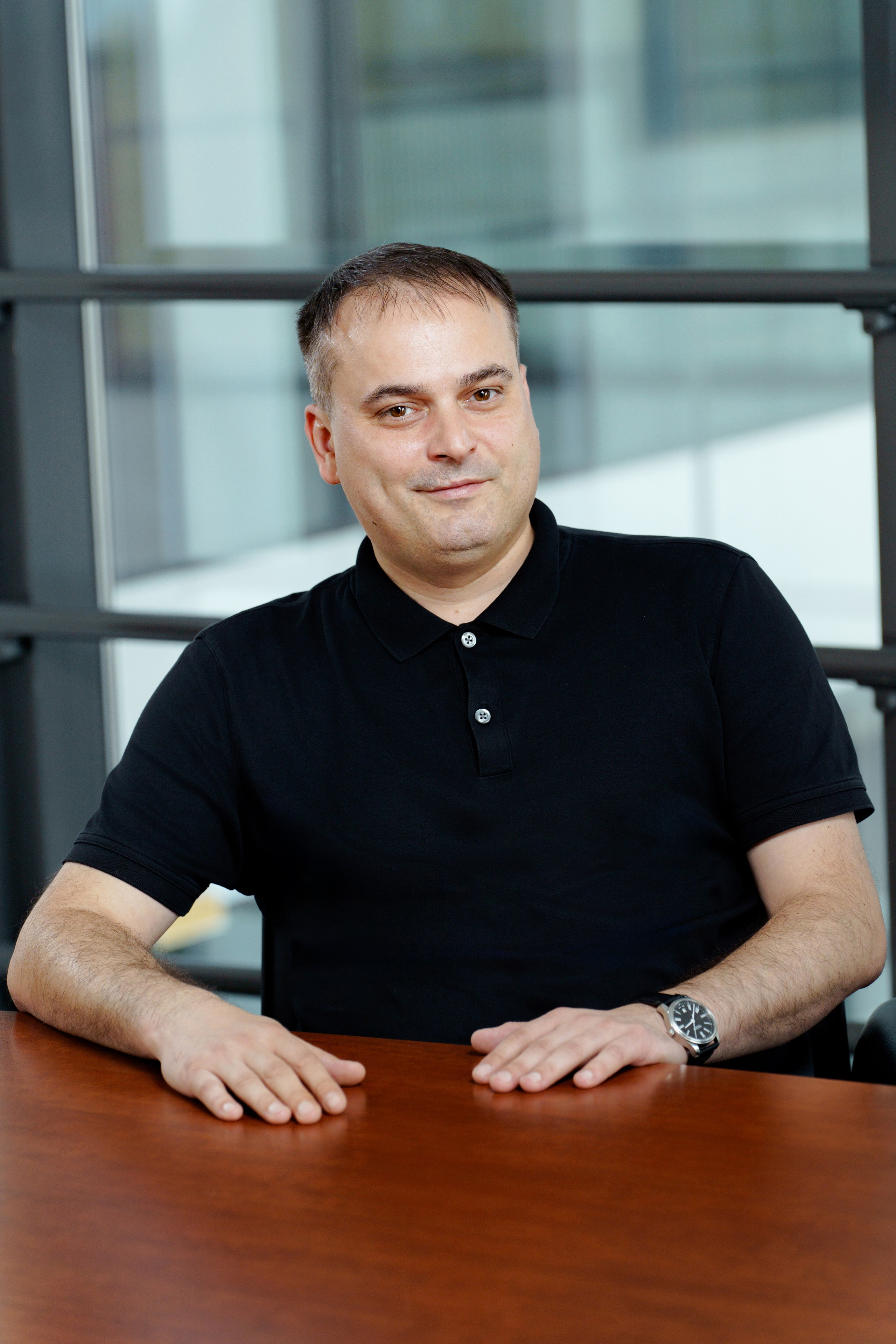 Портреты сотрудников компании в офисе. КОРПОРАТИВНЫЙ, ИМИДЖЕВЫЙ И РЕПОРТАЖНЫЙ ФОТОГРАФ МАКСИМ МЕШ