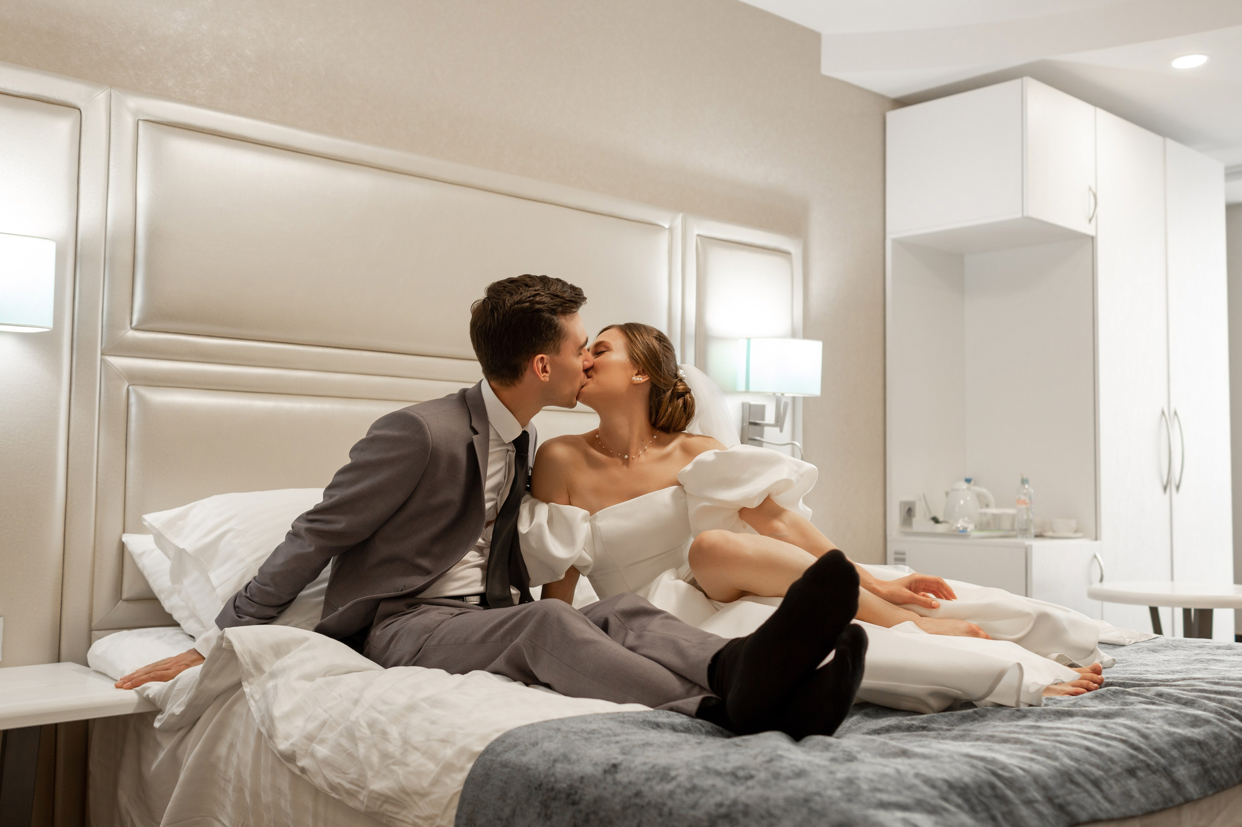 Свадебная фотопрогулка в Санкт-Петербурге. Свадебный фотограф Кирилл Белый