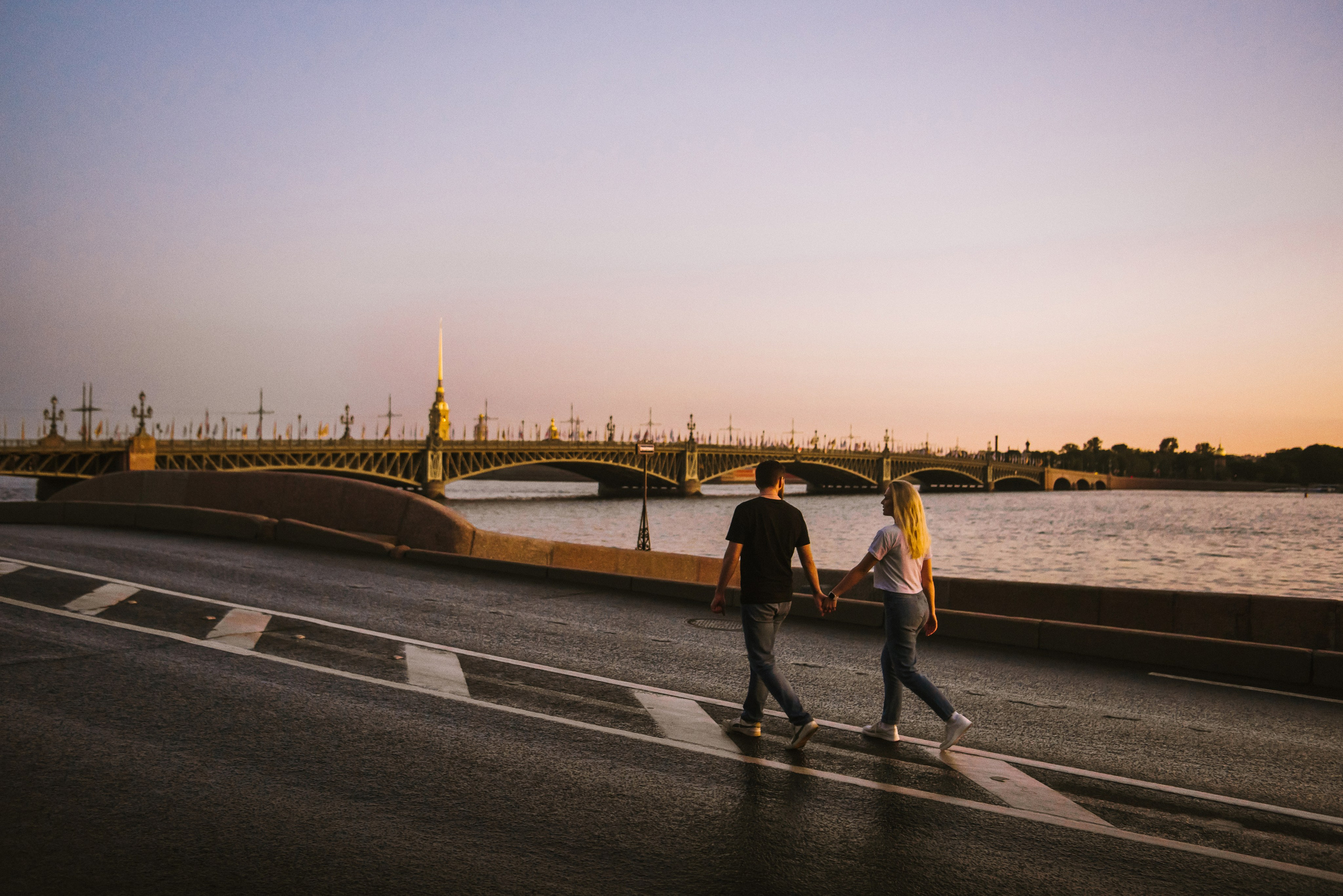 Лера и Женя. Разводные мосты. Рассвет.