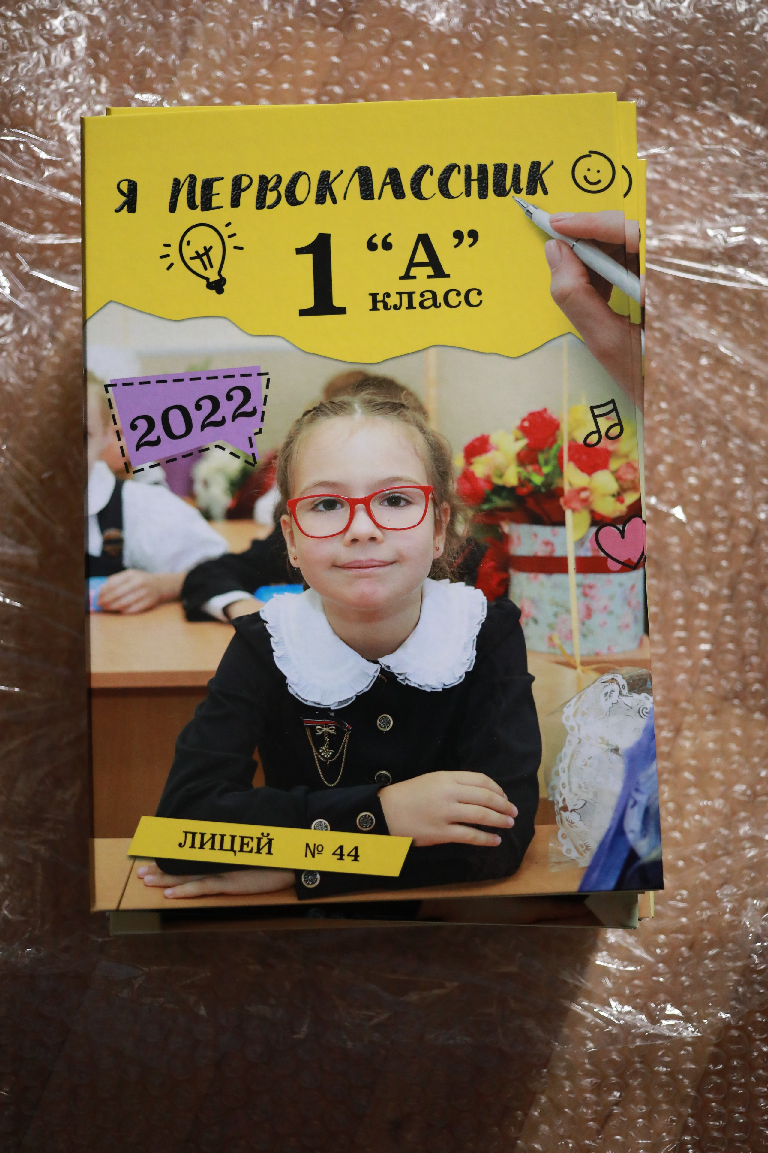 Готовые выпускные альбомы. Medlori fotobook Выпускные альбомы в Липецке Лариса Медведева