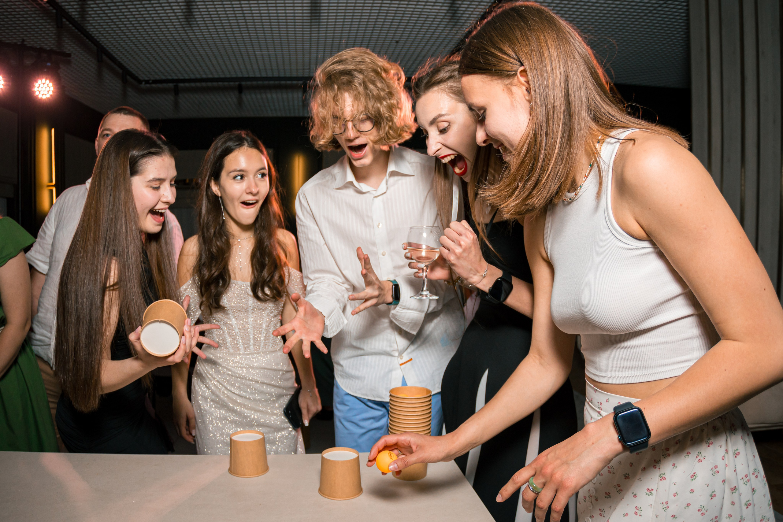 НА МНЕ ЛЕНТА «ВЫПУСКНИК»