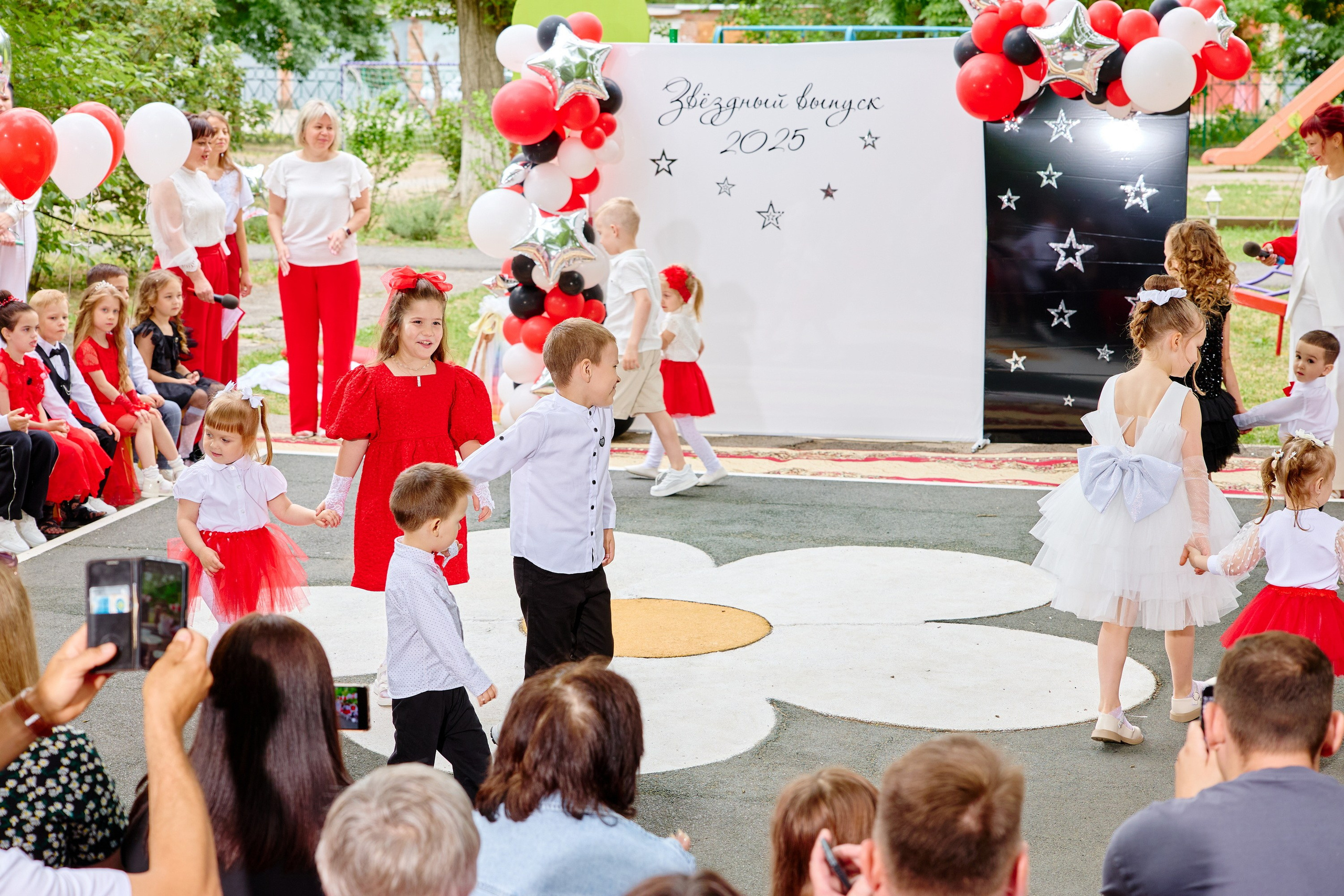 Выпускной 45 сад. Фотограф Выпускные альбомы Таганрог Сергей Коробченко