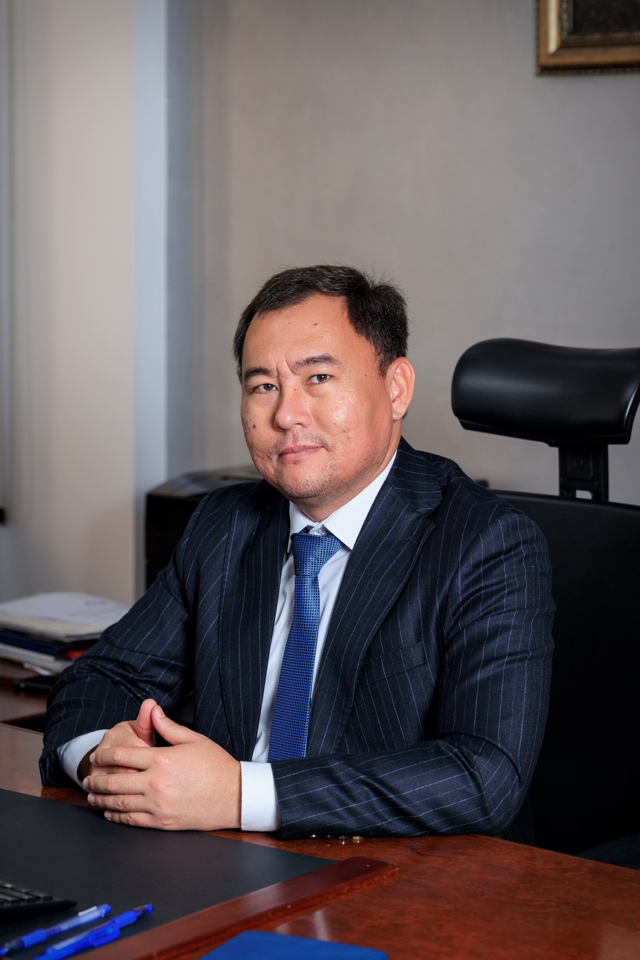 Бизнес-фотограф в Алматы — корпоративные съёмки, деловые портреты и репортажи. Профессиональный фотограф в Алматы