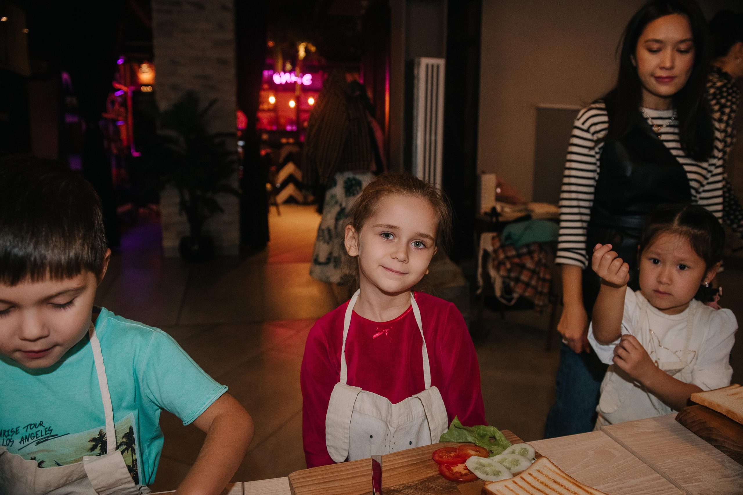 Гастродвор. Детский мастер-класс по приготовлению сэндвичей. Фотограф Валерия Голубева (Миронова)