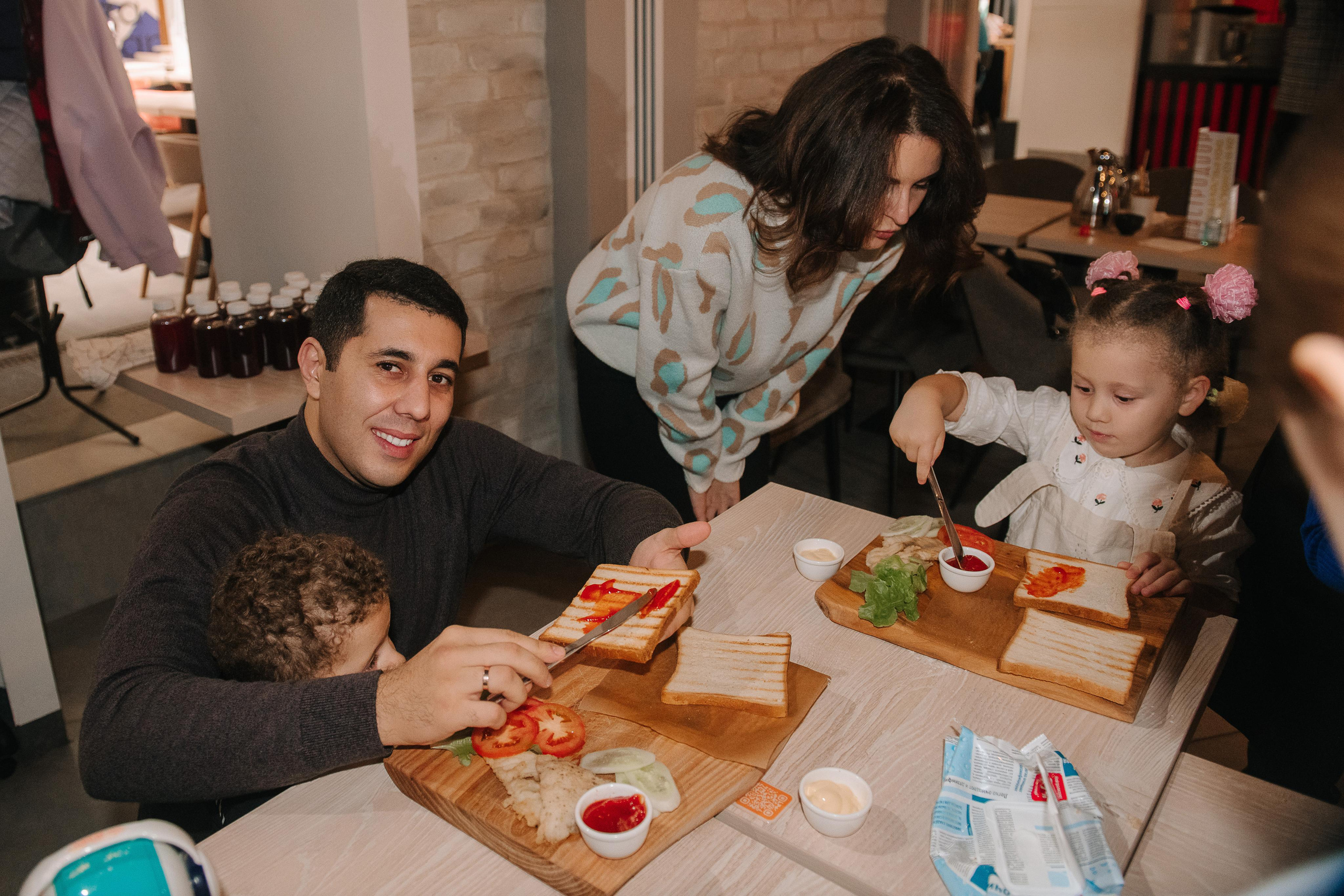 Гастродвор. Детский мастер-класс по приготовлению сэндвичей. Фотограф Валерия Голубева (Миронова)