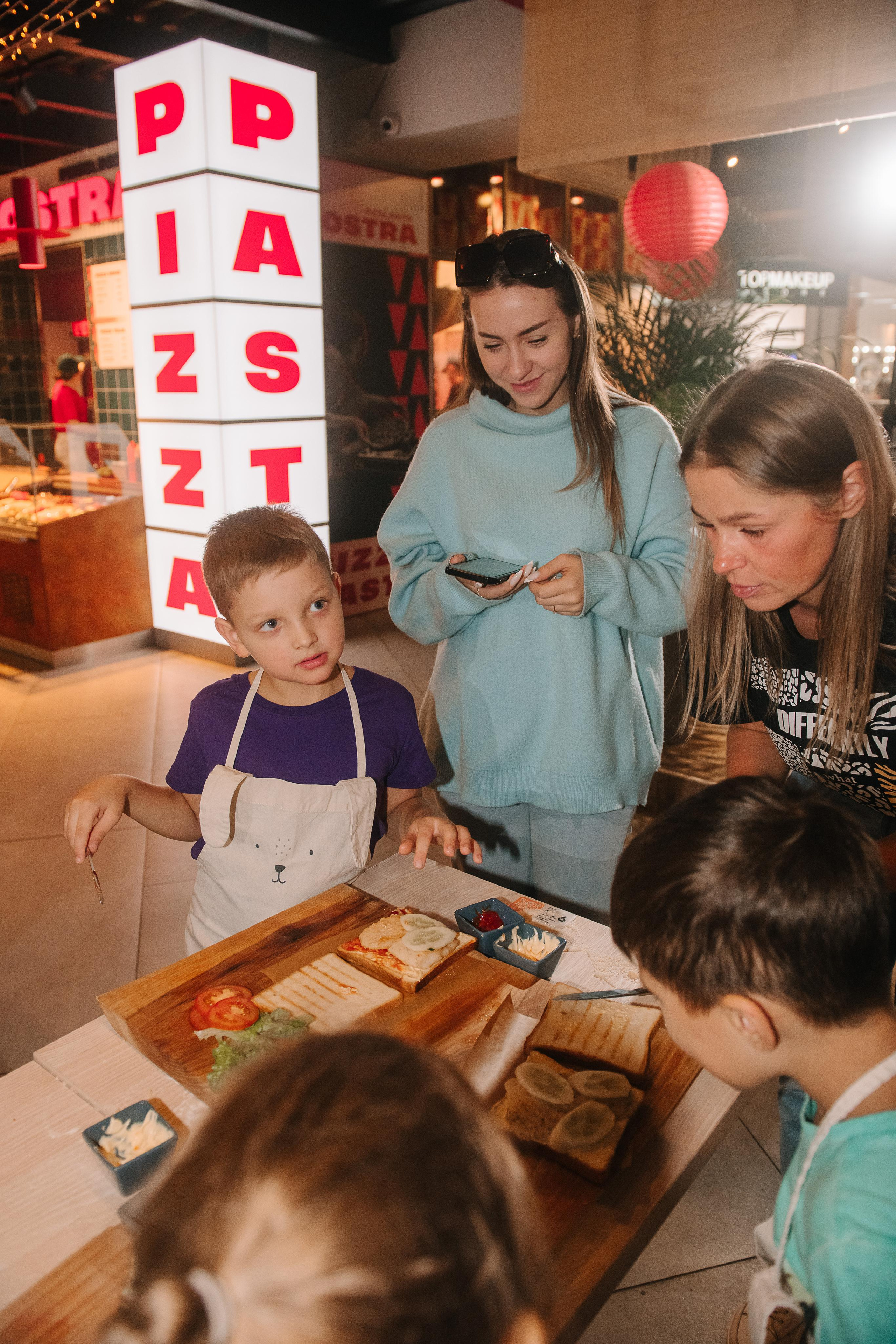 Гастродвор. Детский мастер-класс по приготовлению сэндвичей. Фотограф Валерия Голубева (Миронова)