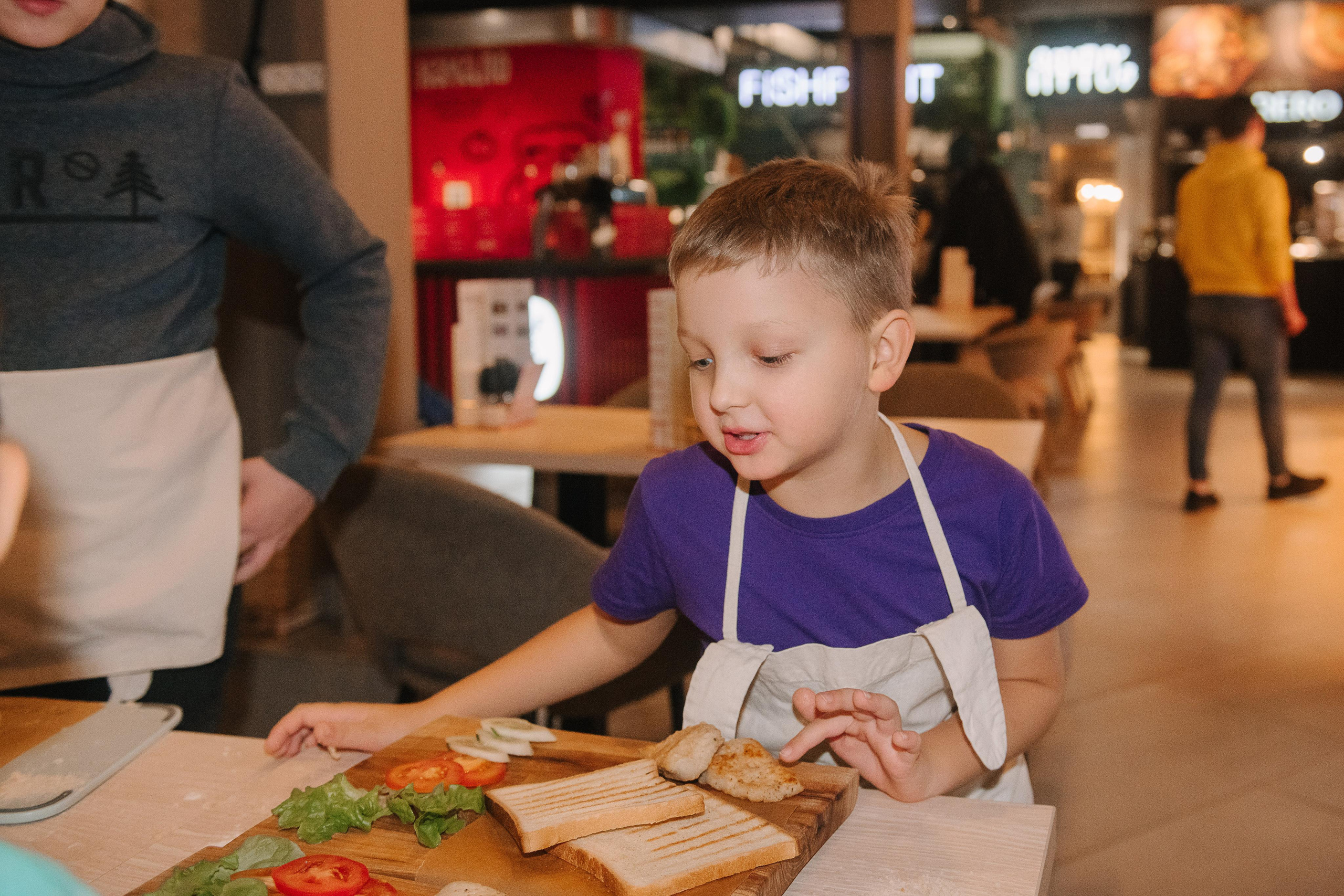 Гастродвор. Детский мастер-класс по приготовлению сэндвичей. Фотограф Валерия Голубева (Миронова)
