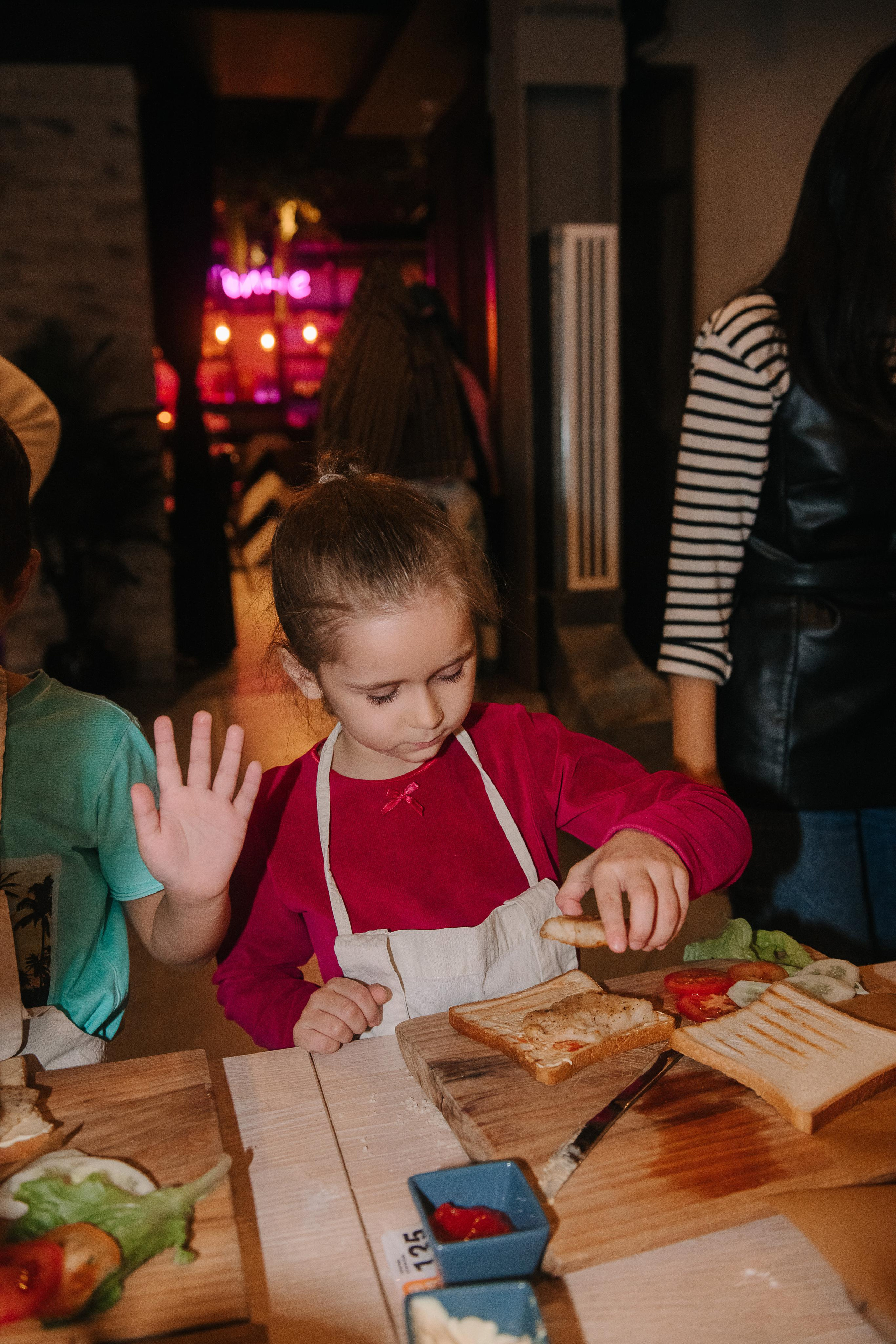 Гастродвор. Детский мастер-класс по приготовлению сэндвичей. Фотограф Валерия Голубева (Миронова)
