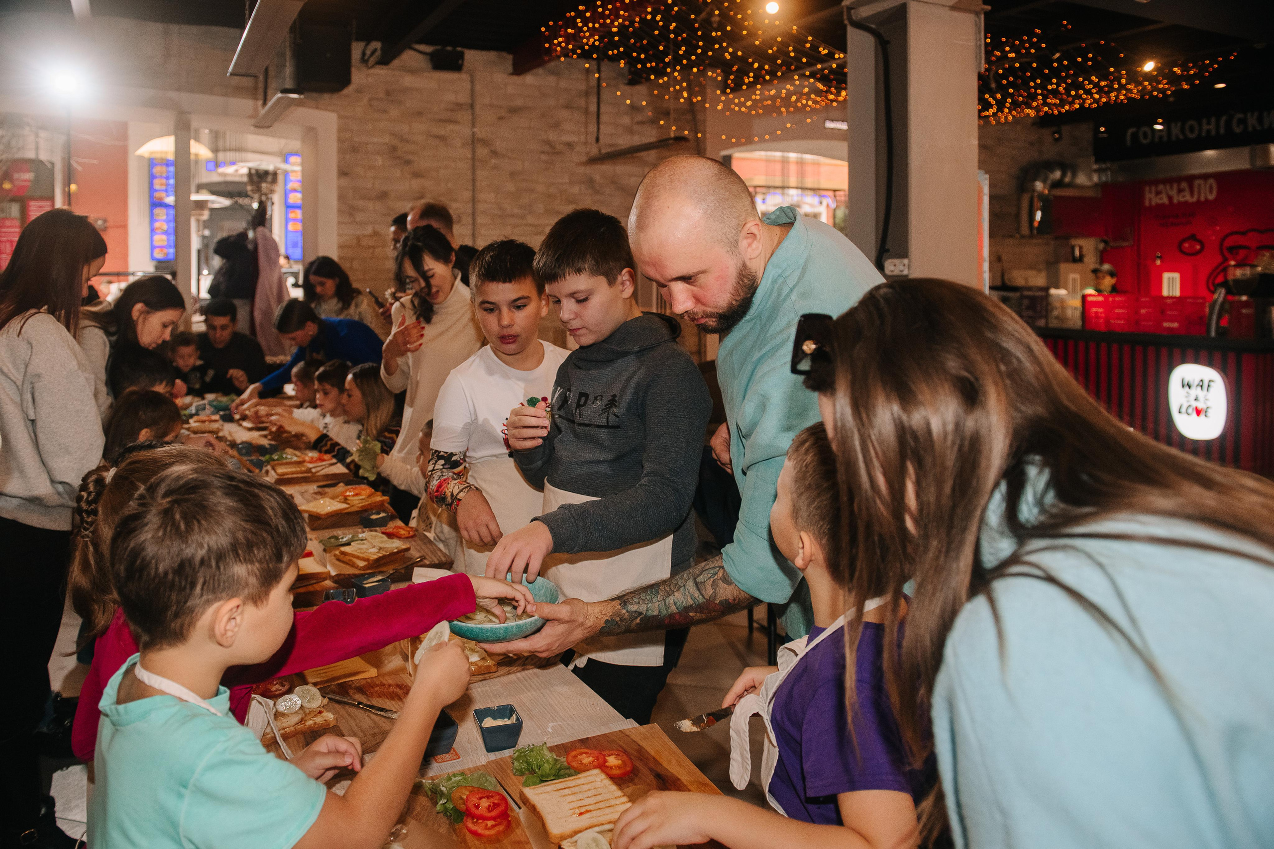 Гастродвор. Детский мастер-класс по приготовлению сэндвичей. Фотограф Валерия Голубева (Миронова)