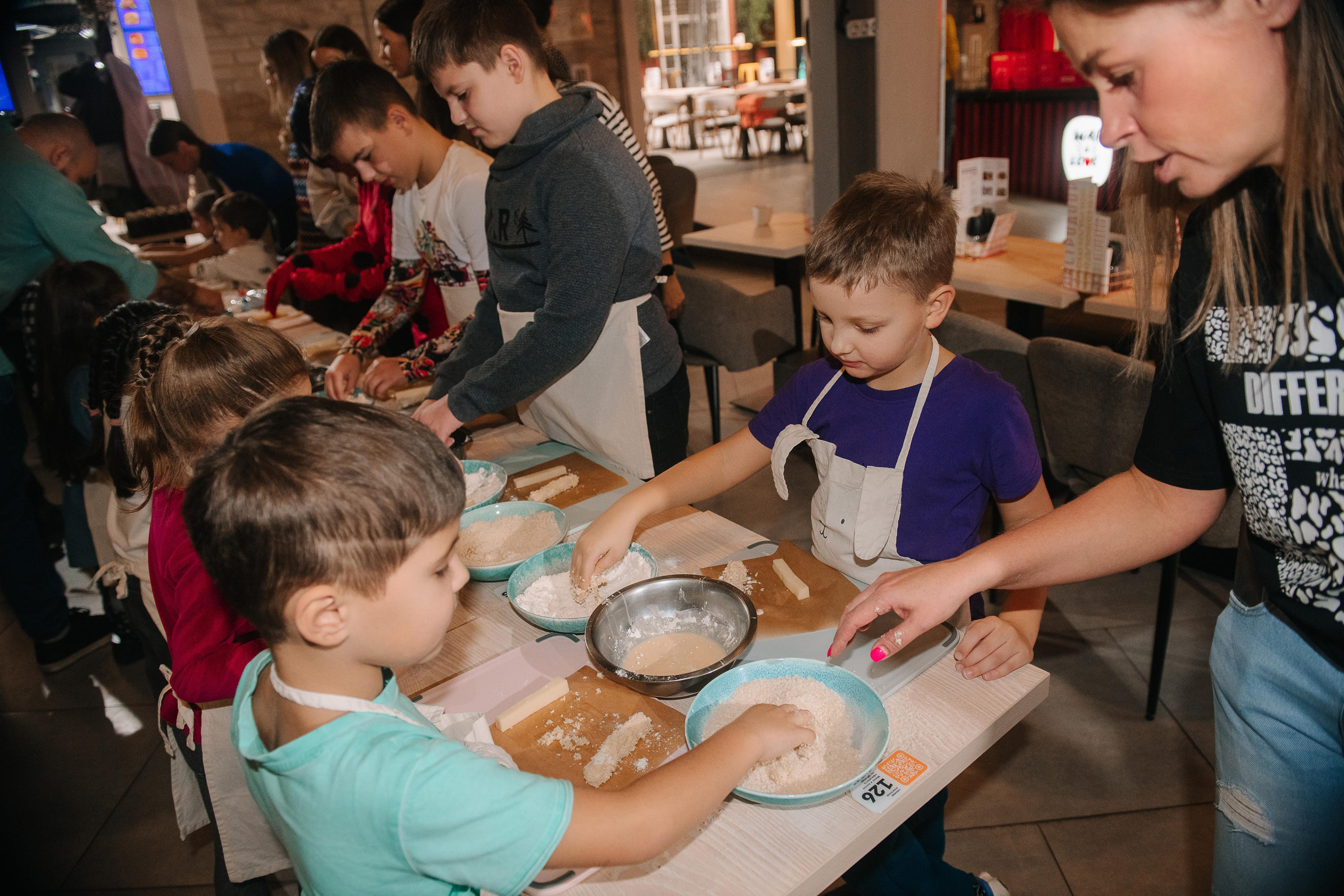 Гастродвор. Детский мастер-класс по приготовлению сэндвичей. Фотограф Валерия Голубева (Миронова)