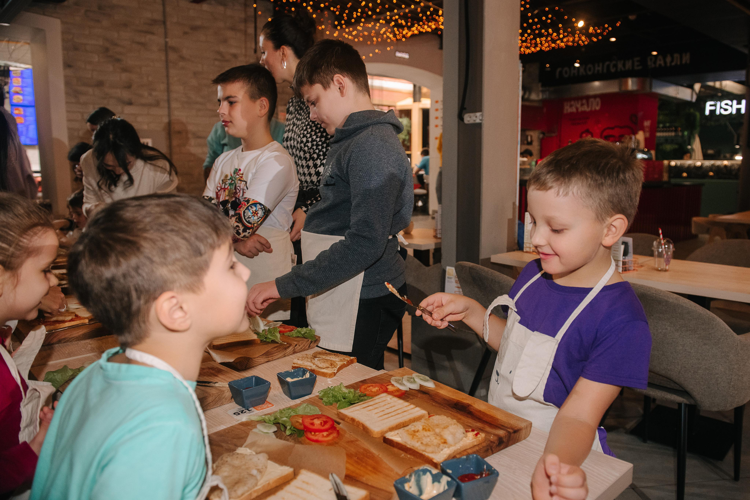 Гастродвор. Детский мастер-класс по приготовлению сэндвичей. Фотограф Валерия Голубева (Миронова)