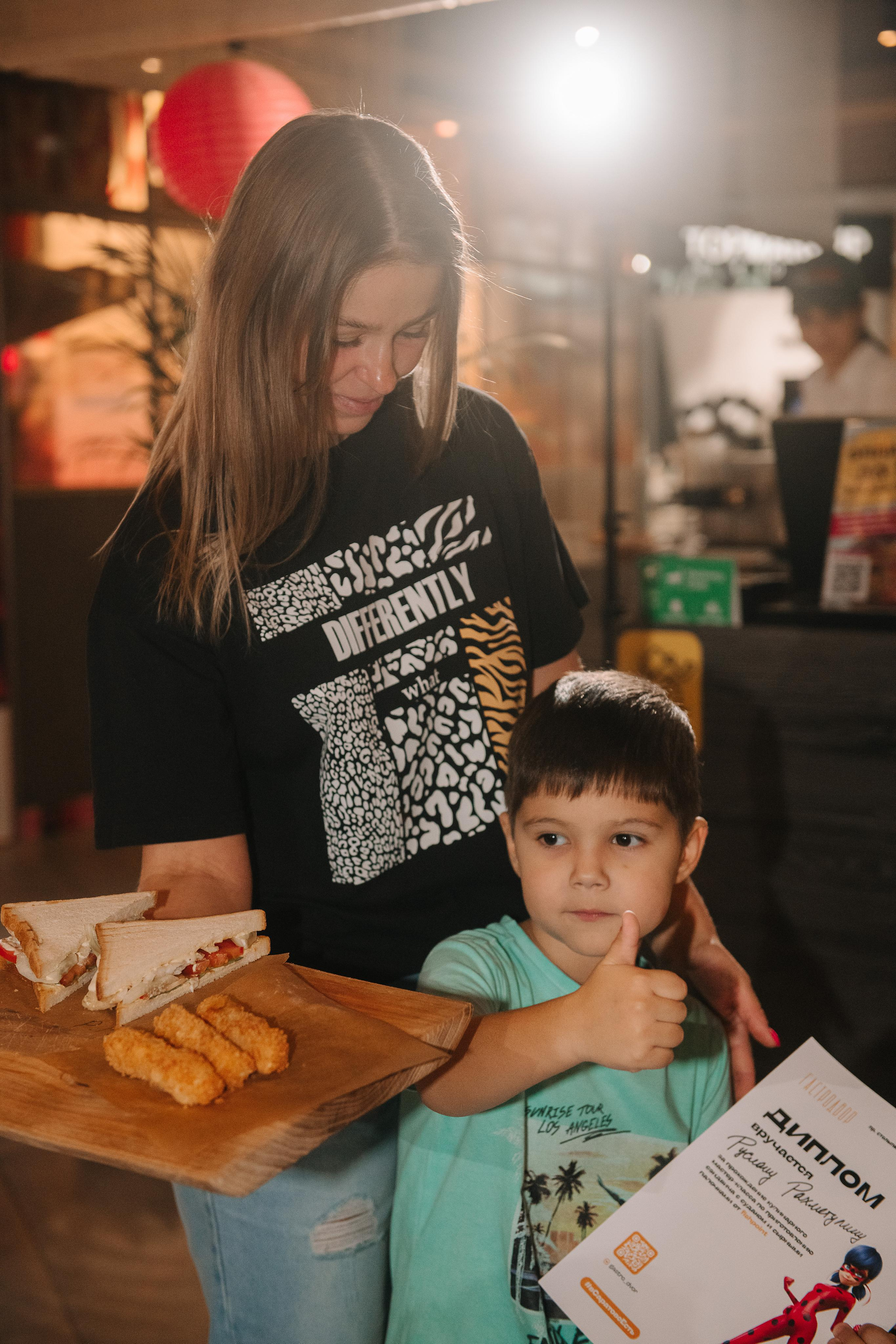 Гастродвор. Детский мастер-класс по приготовлению сэндвичей. Фотограф Валерия Голубева (Миронова)