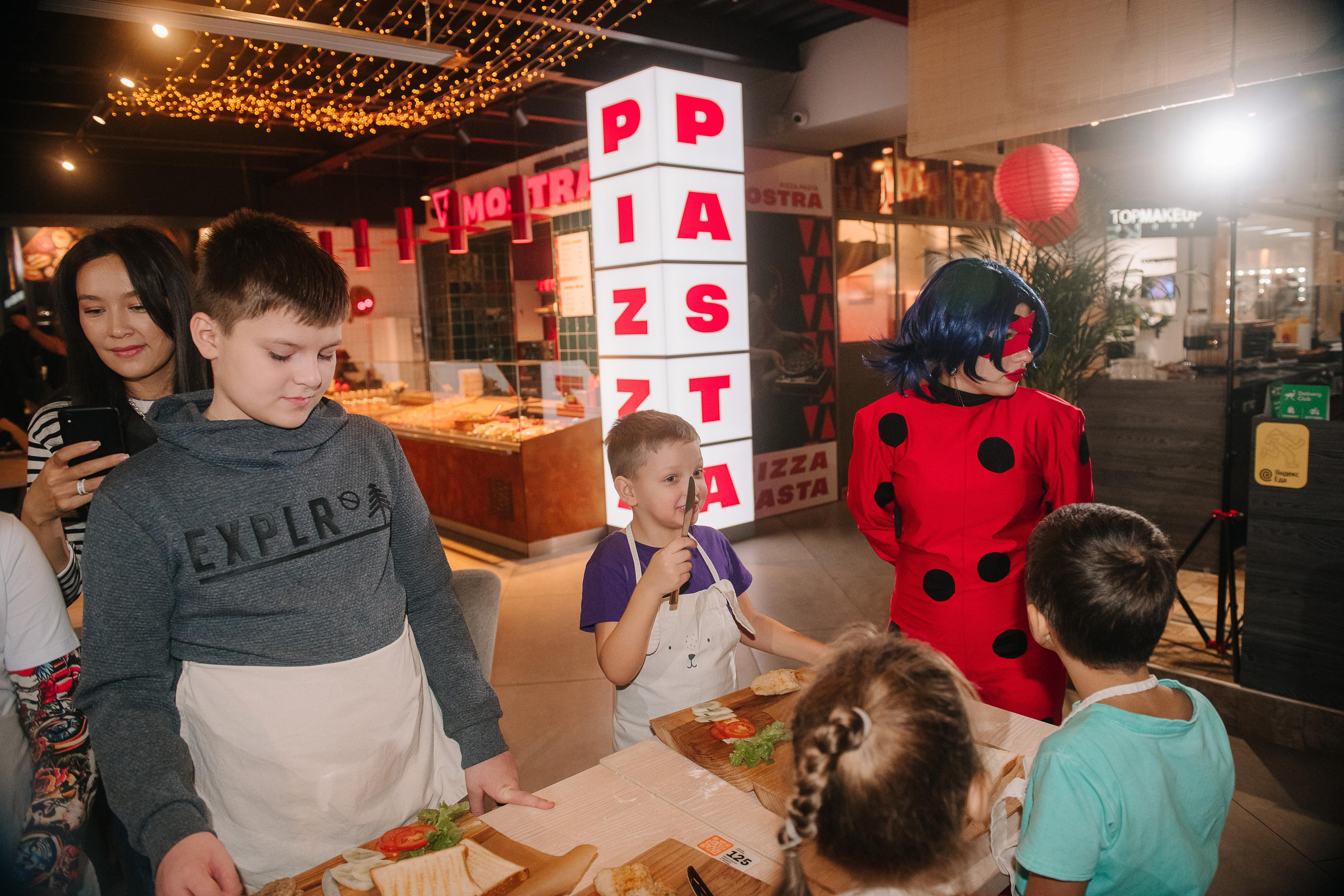 Гастродвор. Детский мастер-класс по приготовлению сэндвичей. Фотограф Валерия Голубева (Миронова)