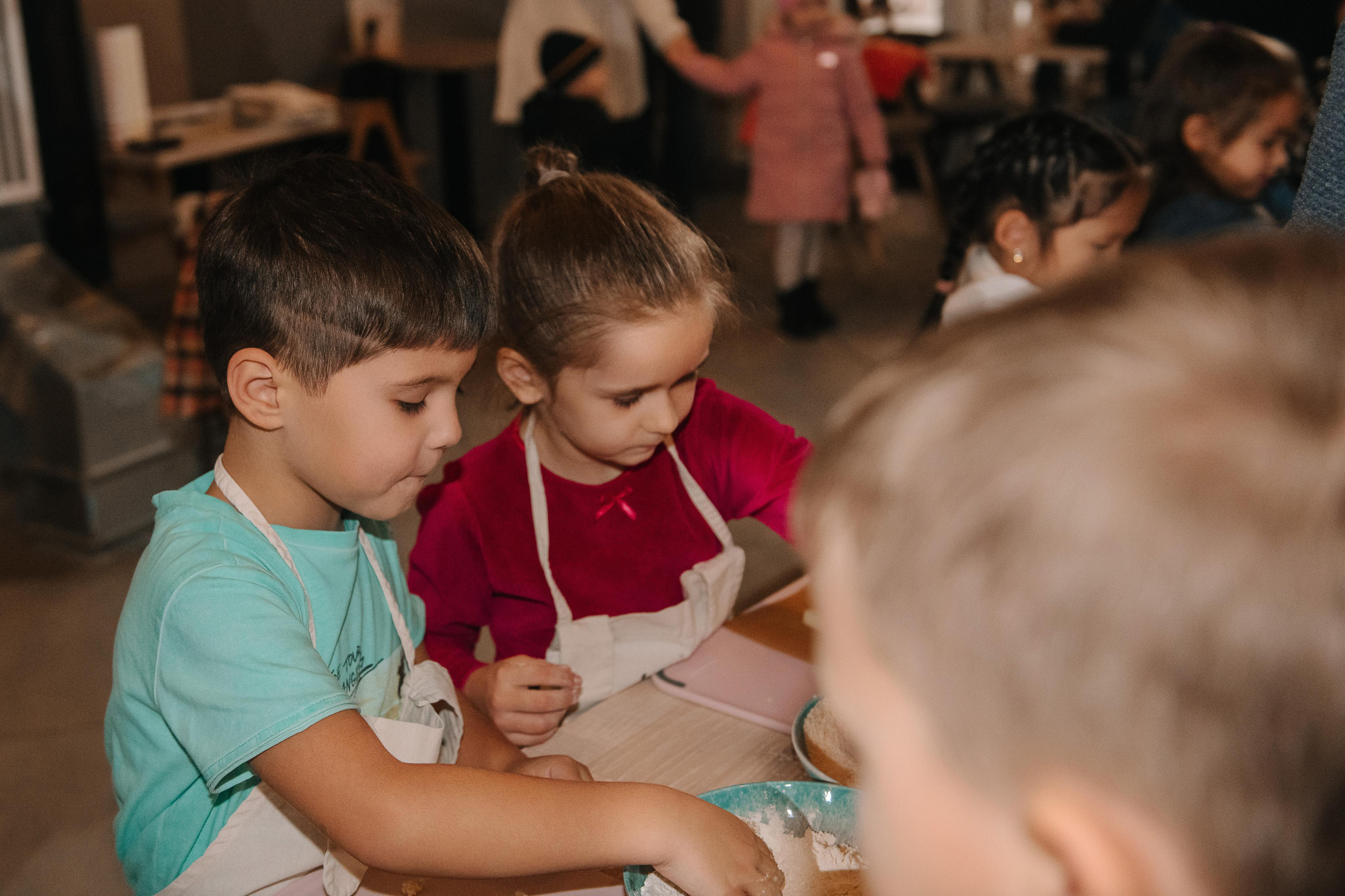 Гастродвор. Детский мастер-класс по приготовлению сэндвичей. Фотограф Валерия Голубева (Миронова)