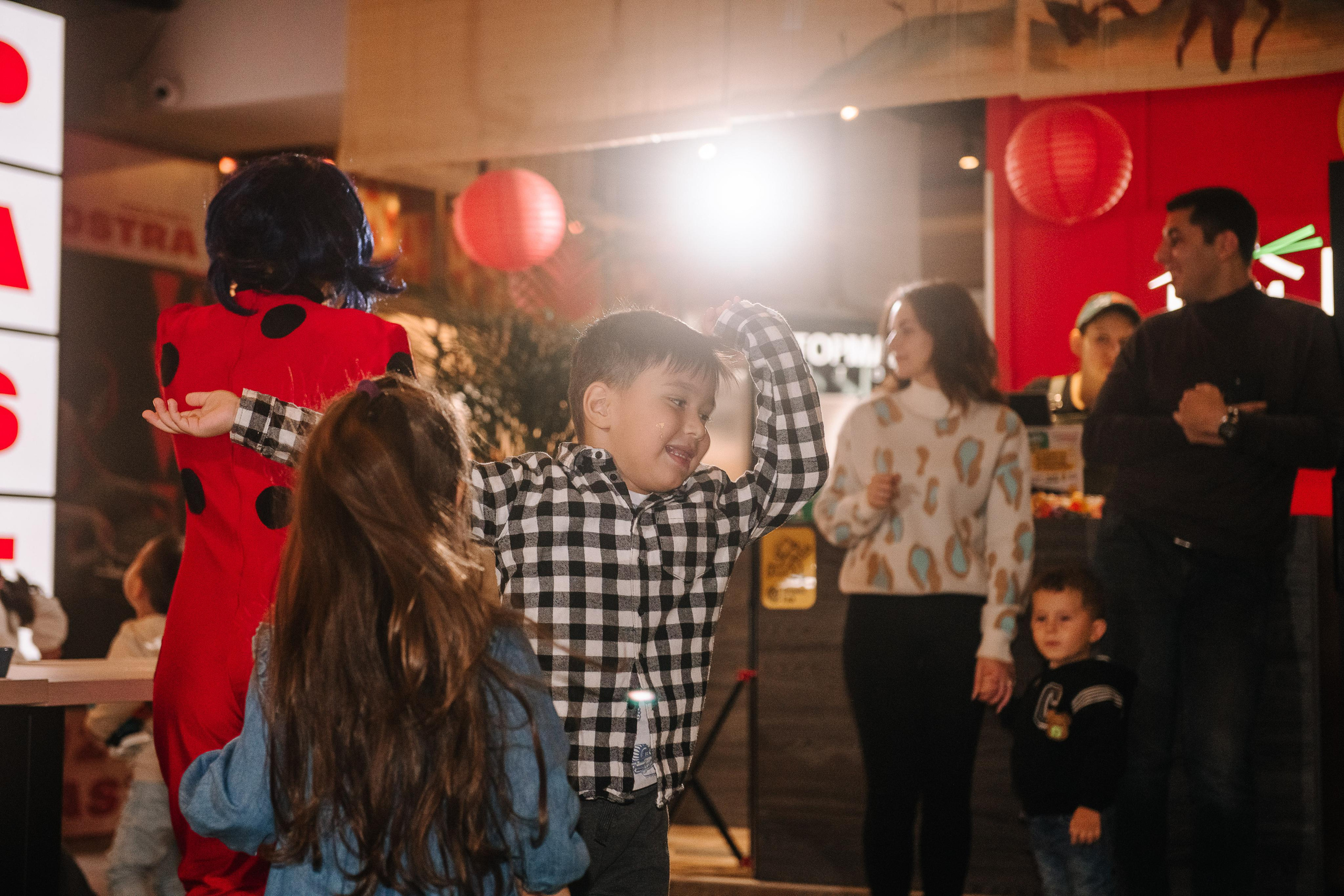 Гастродвор. Детский мастер-класс по приготовлению сэндвичей. Фотограф Валерия Голубева (Миронова)