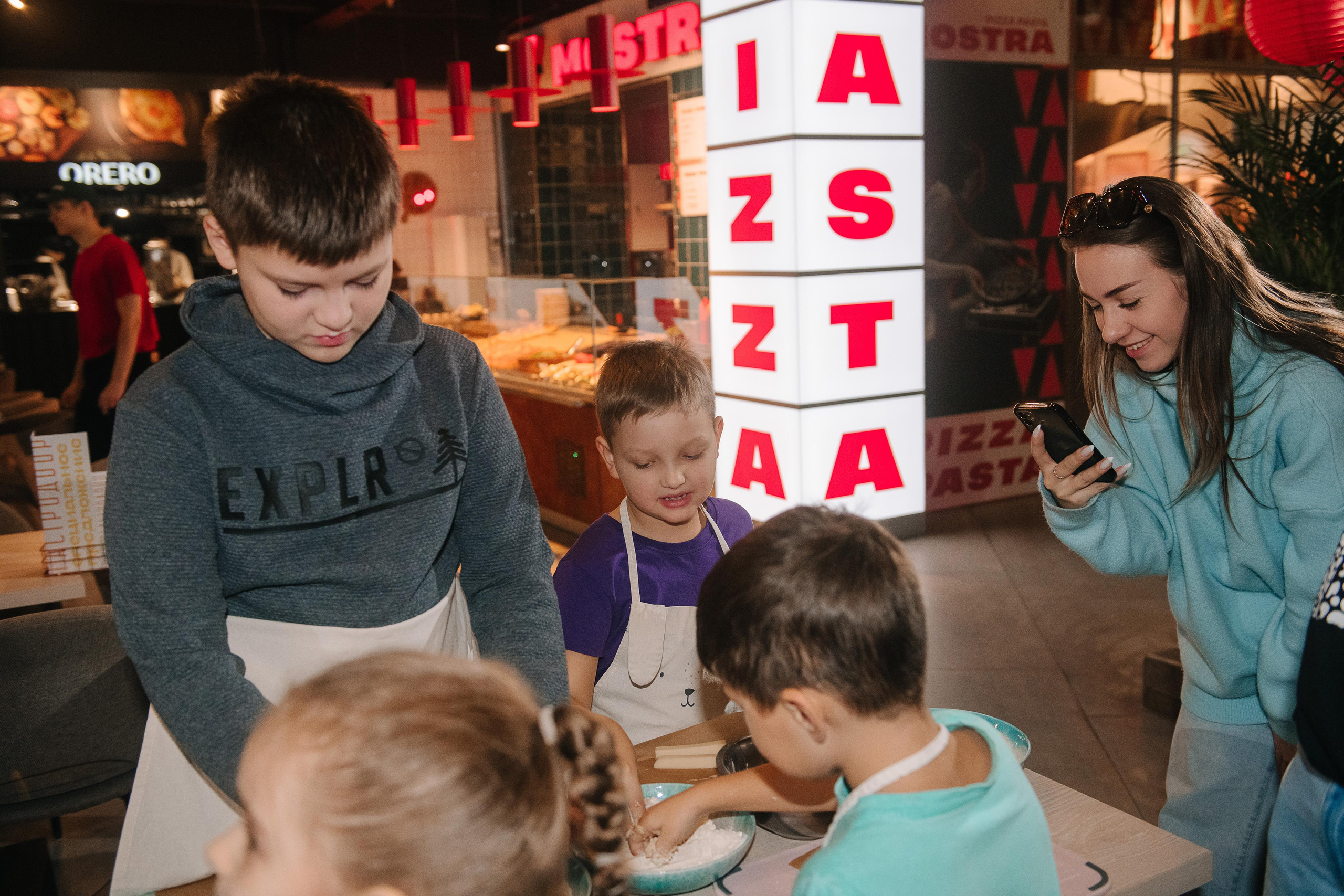 Гастродвор. Детский мастер-класс по приготовлению сэндвичей. Фотограф Валерия Голубева (Миронова)