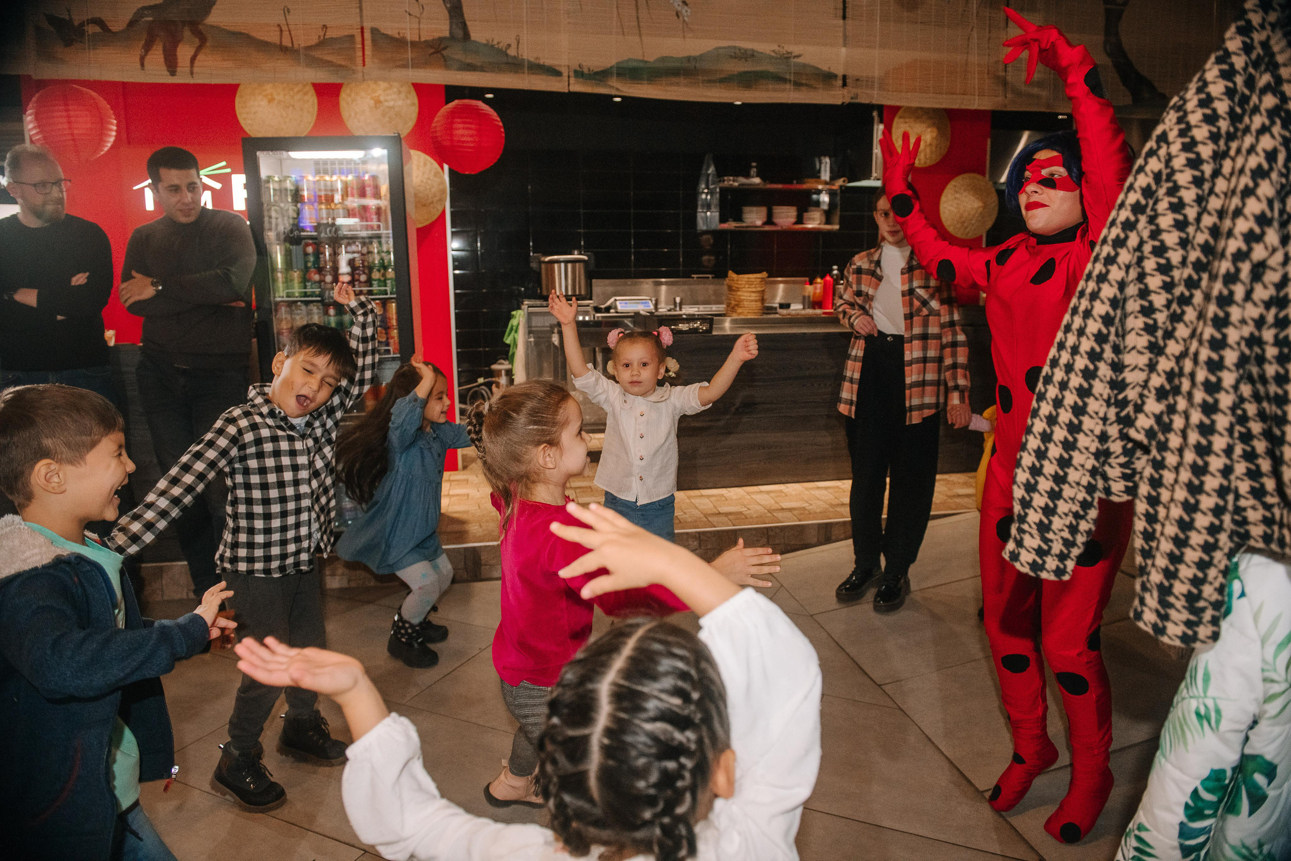 Гастродвор. Детский мастер-класс по приготовлению сэндвичей. Фотограф Валерия Голубева (Миронова)