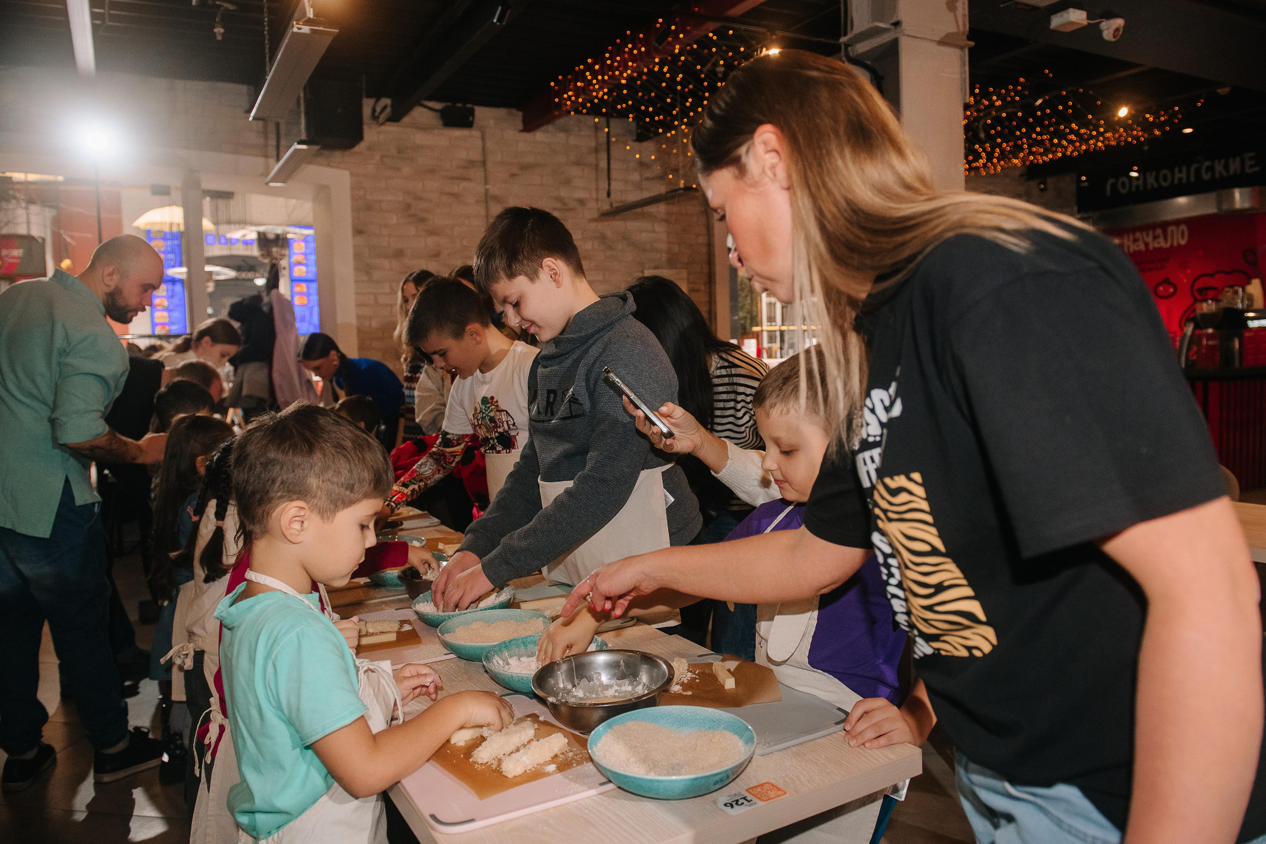 Гастродвор. Детский мастер-класс по приготовлению сэндвичей. Фотограф Валерия Голубева (Миронова)