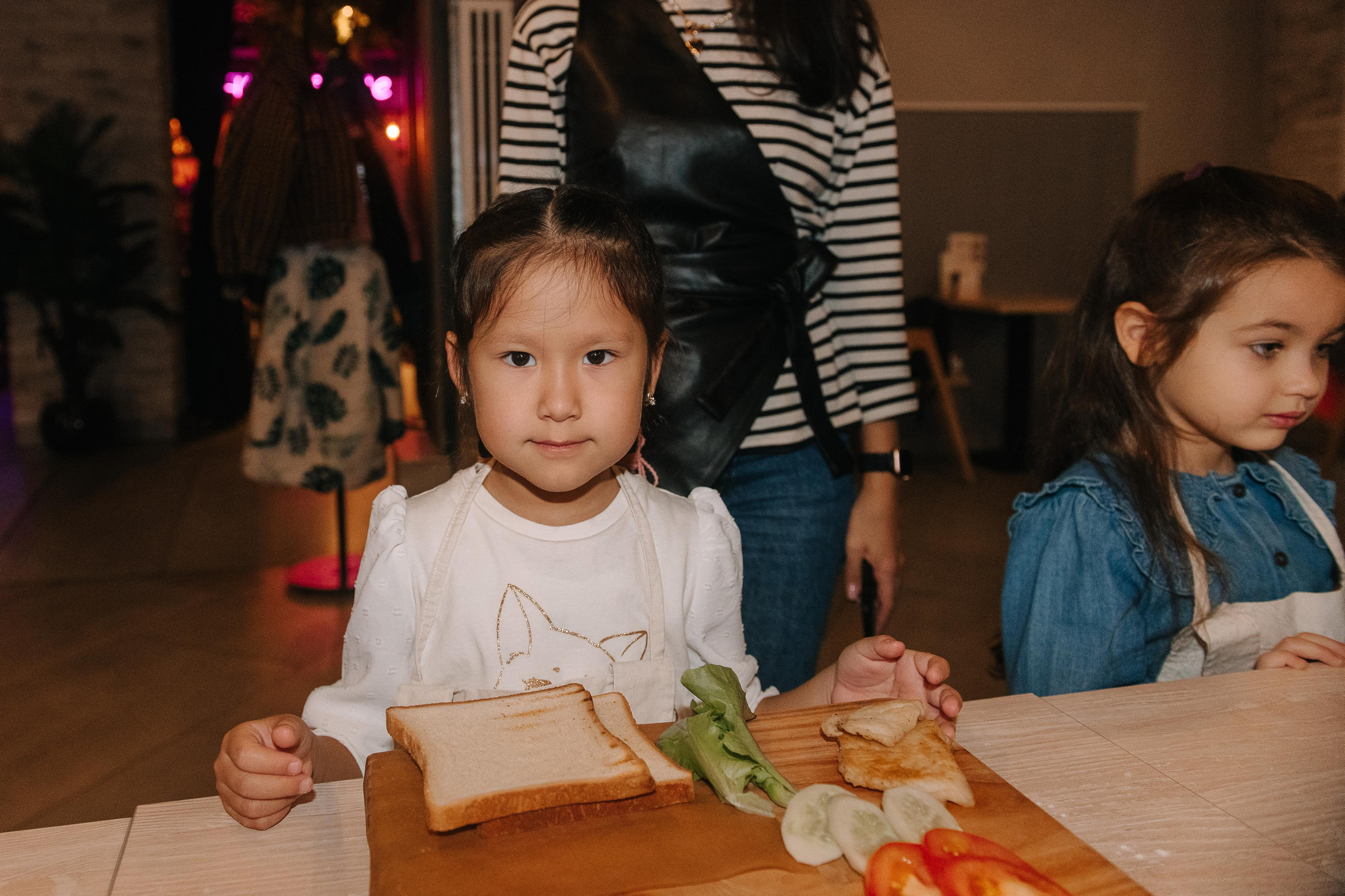Гастродвор. Детский мастер-класс по приготовлению сэндвичей. Фотограф Валерия Голубева (Миронова)