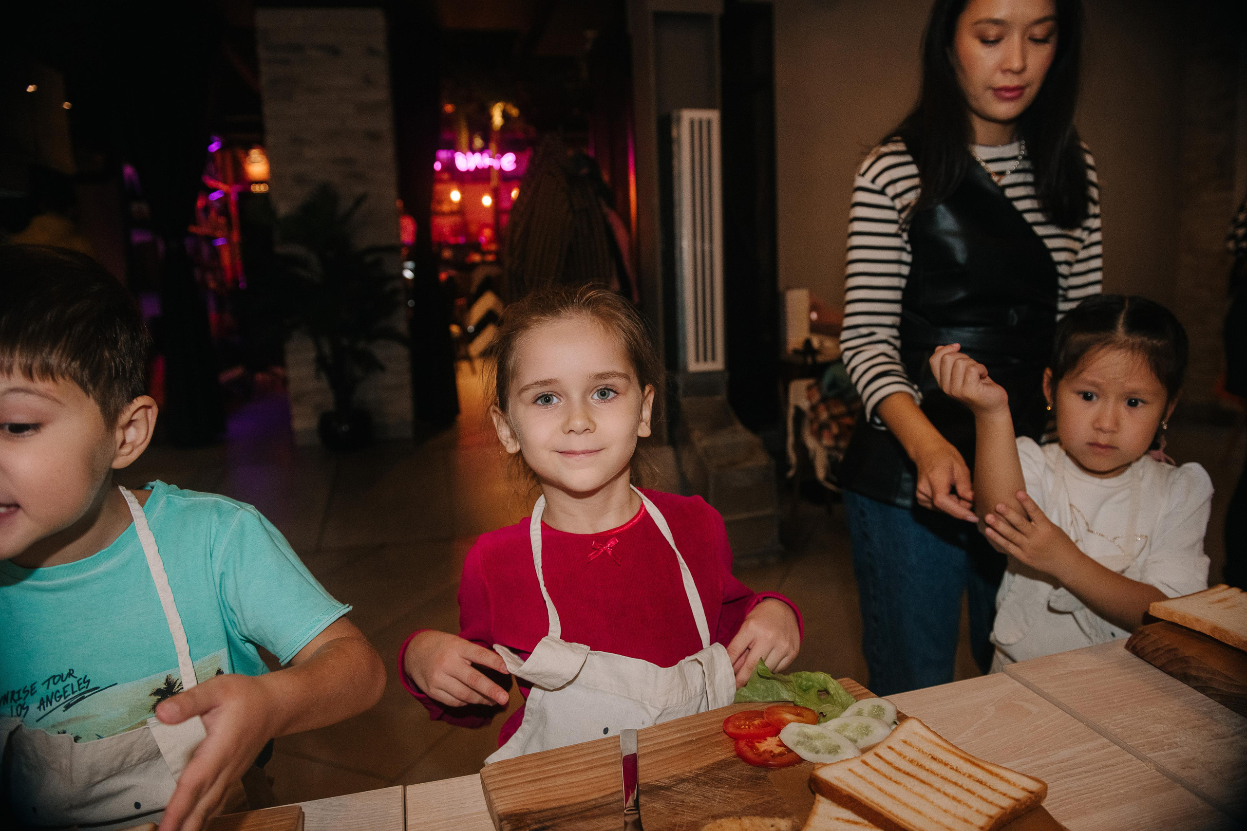 Гастродвор. Детский мастер-класс по приготовлению сэндвичей. Фотограф Валерия Голубева (Миронова)