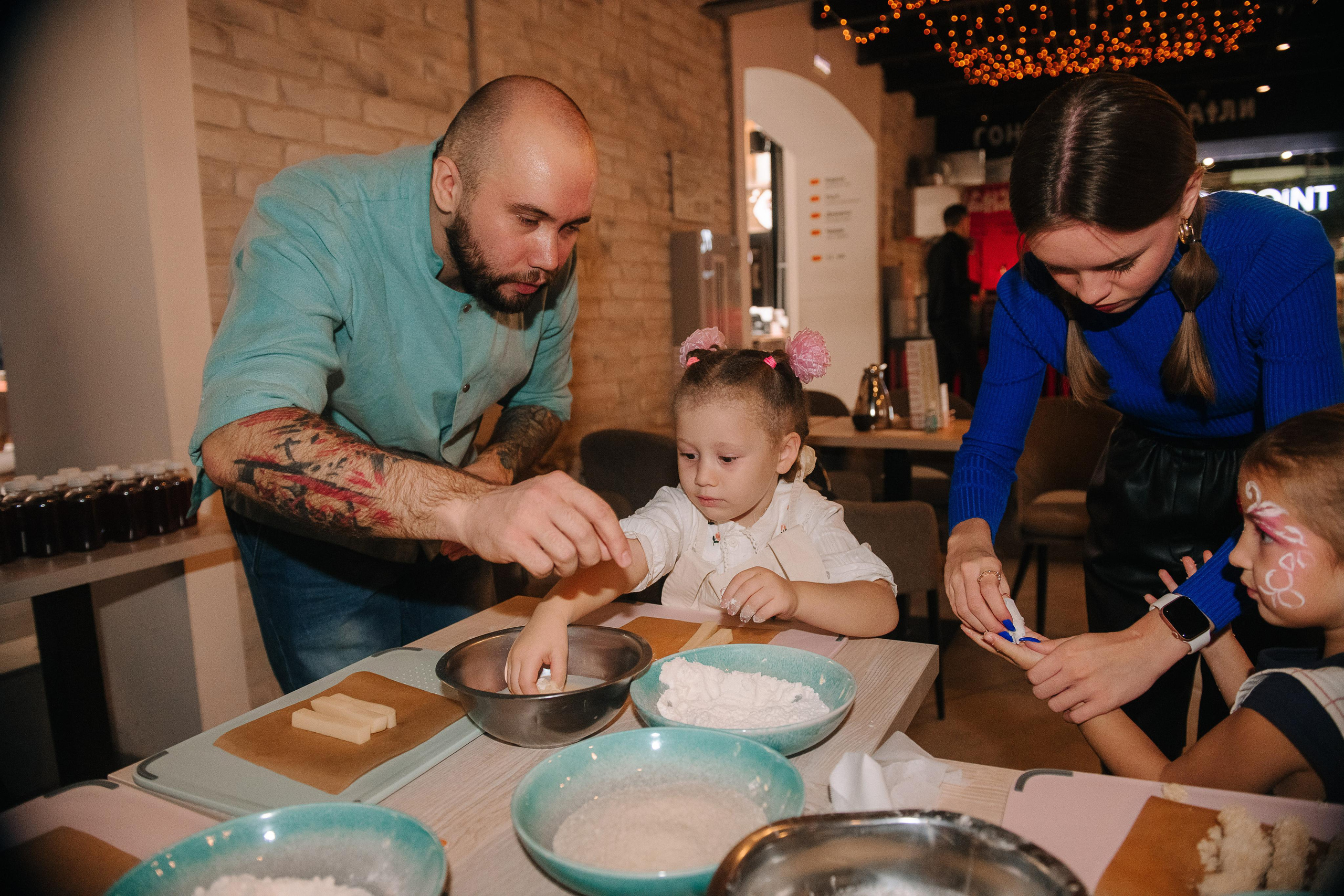 Гастродвор. Детский мастер-класс по приготовлению сэндвичей. Фотограф Валерия Голубева (Миронова)