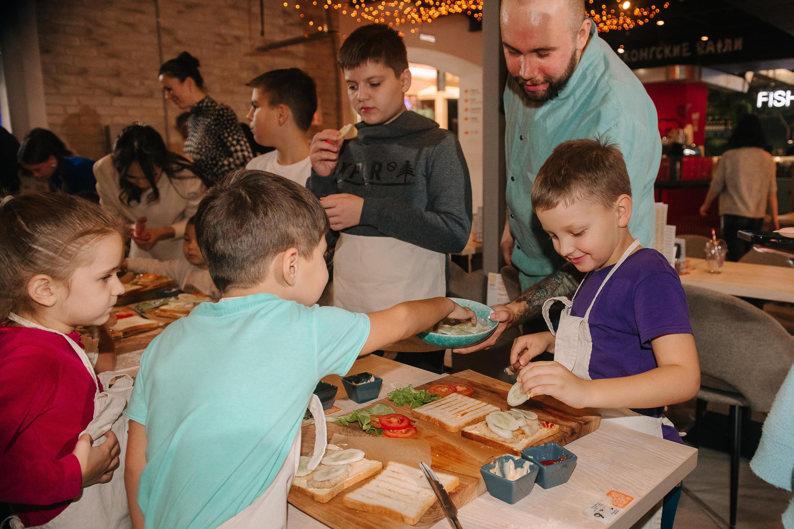Гастродвор. Детский мастер-класс по приготовлению сэндвичей. Фотограф Валерия Голубева (Миронова)
