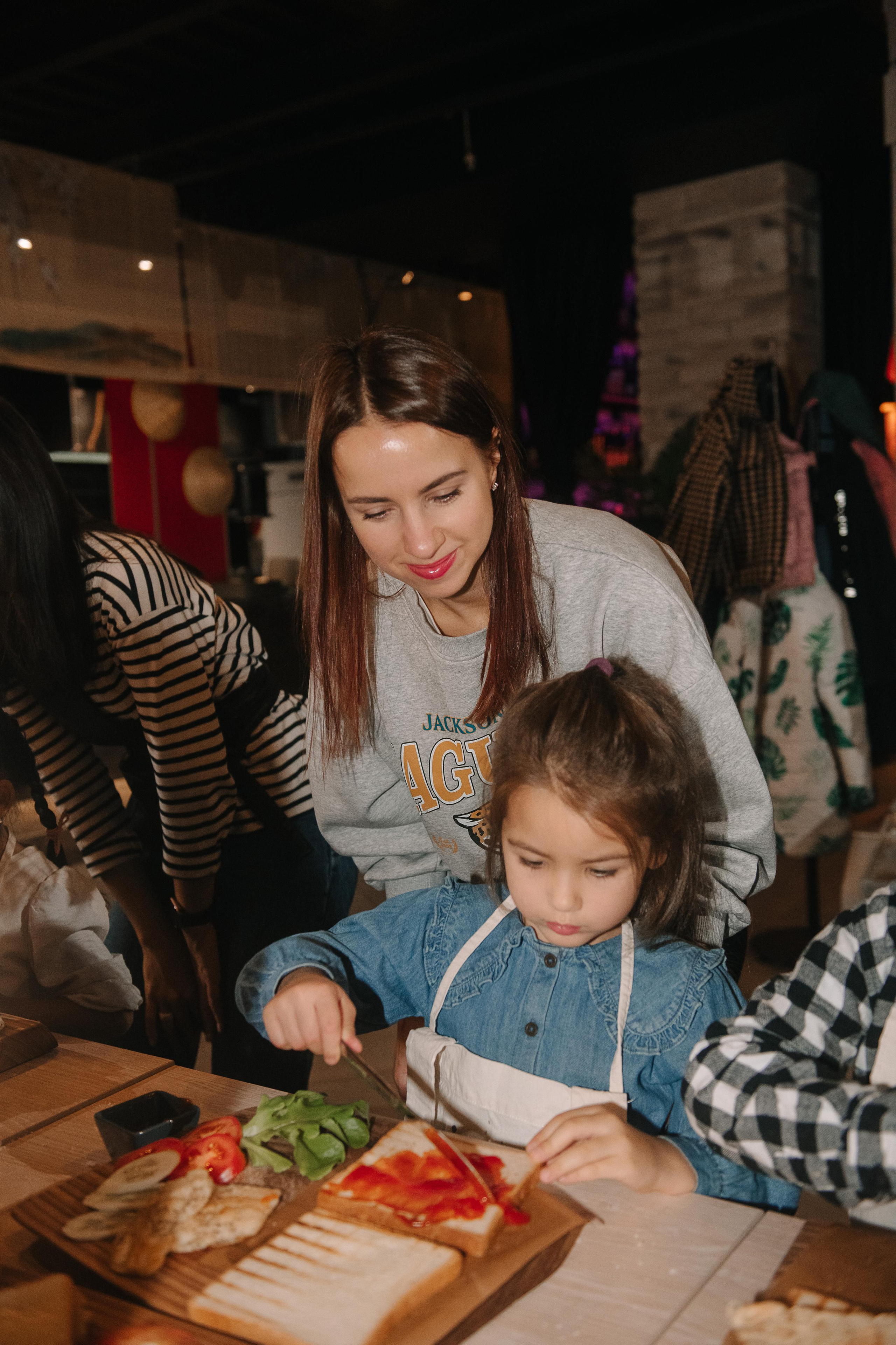 Гастродвор. Детский мастер-класс по приготовлению сэндвичей. Фотограф Валерия Голубева (Миронова)